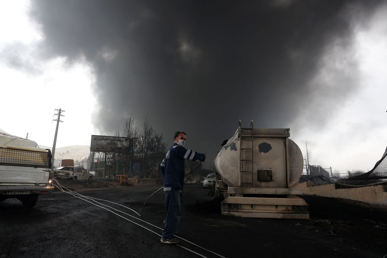 Galería gráfica: Teherán, bajo humo y ceniza tras los bombardeos sobre infraestructuras petroleras