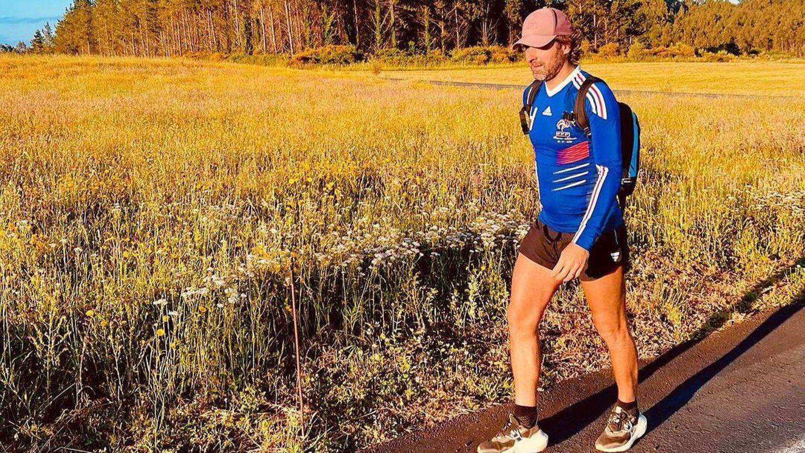 Escudé durante el Camino de Santiago con la camiseta de Francia 2007