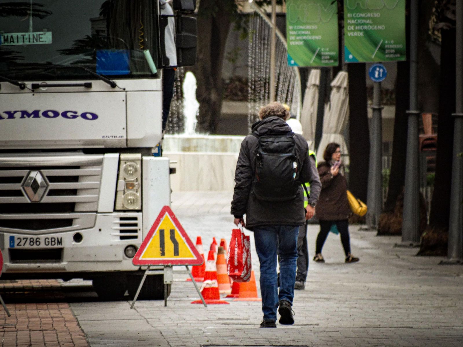 Fotos de ambiente durante la mañana en las calles del centro