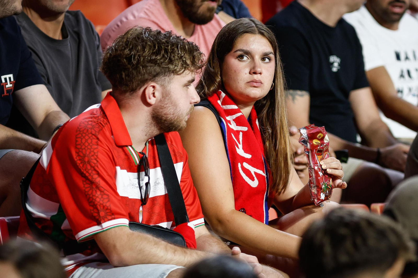 Encuéntrate en la grada de Los Cármenes en el Granada-Mirandés