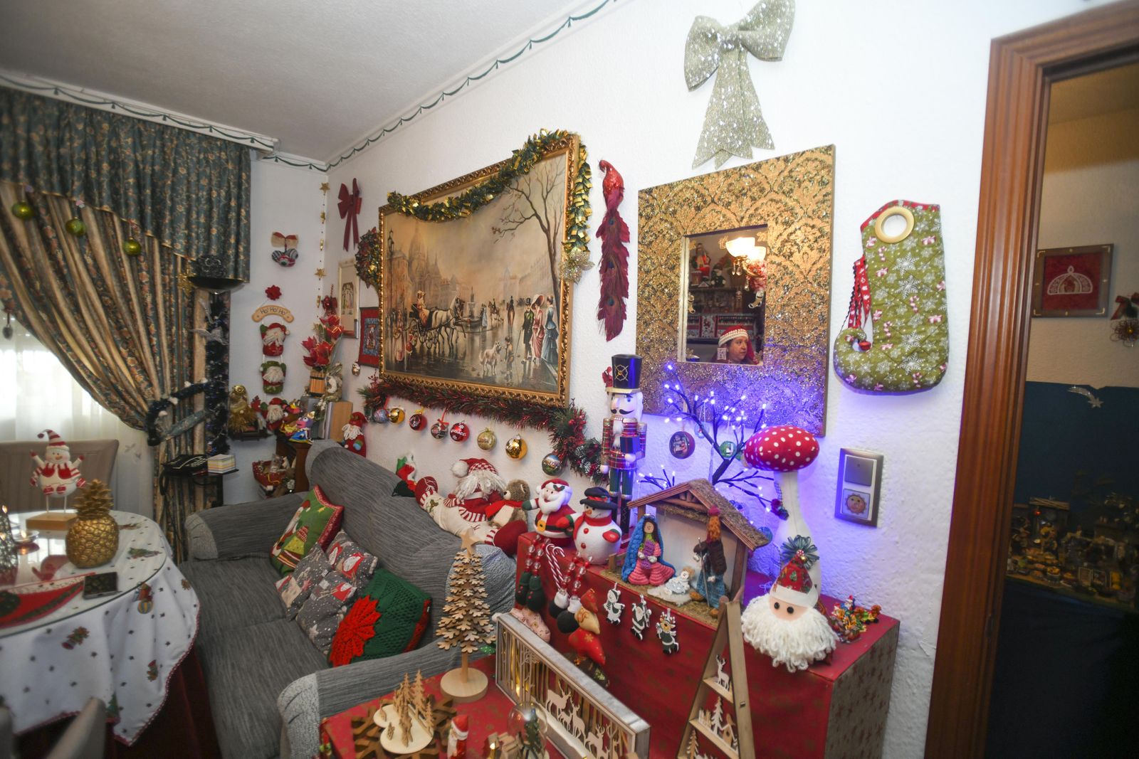 Fotos de la casa decorada por Navidad de la Mamá Noel de España