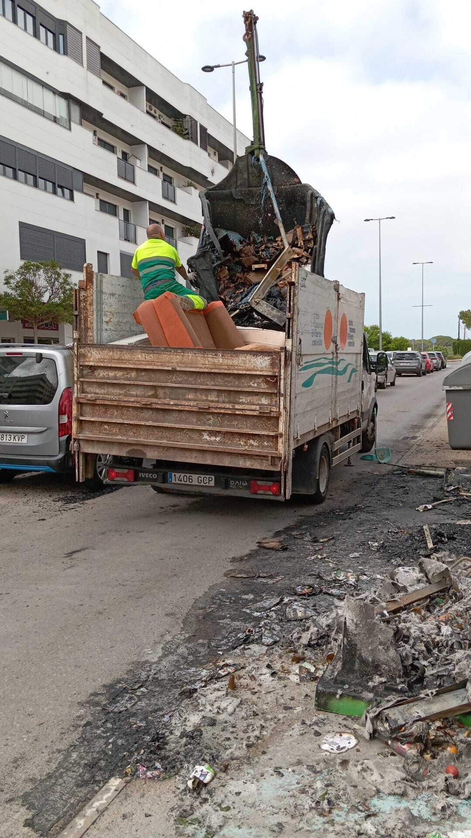 Las consecuencias del vandalismo se extienden por diferentes zonas.