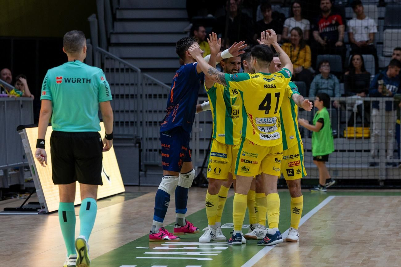 Las mejores fotos de la goleada del Jaén Paraíso Interior FS ante Industrias Santa Coloma