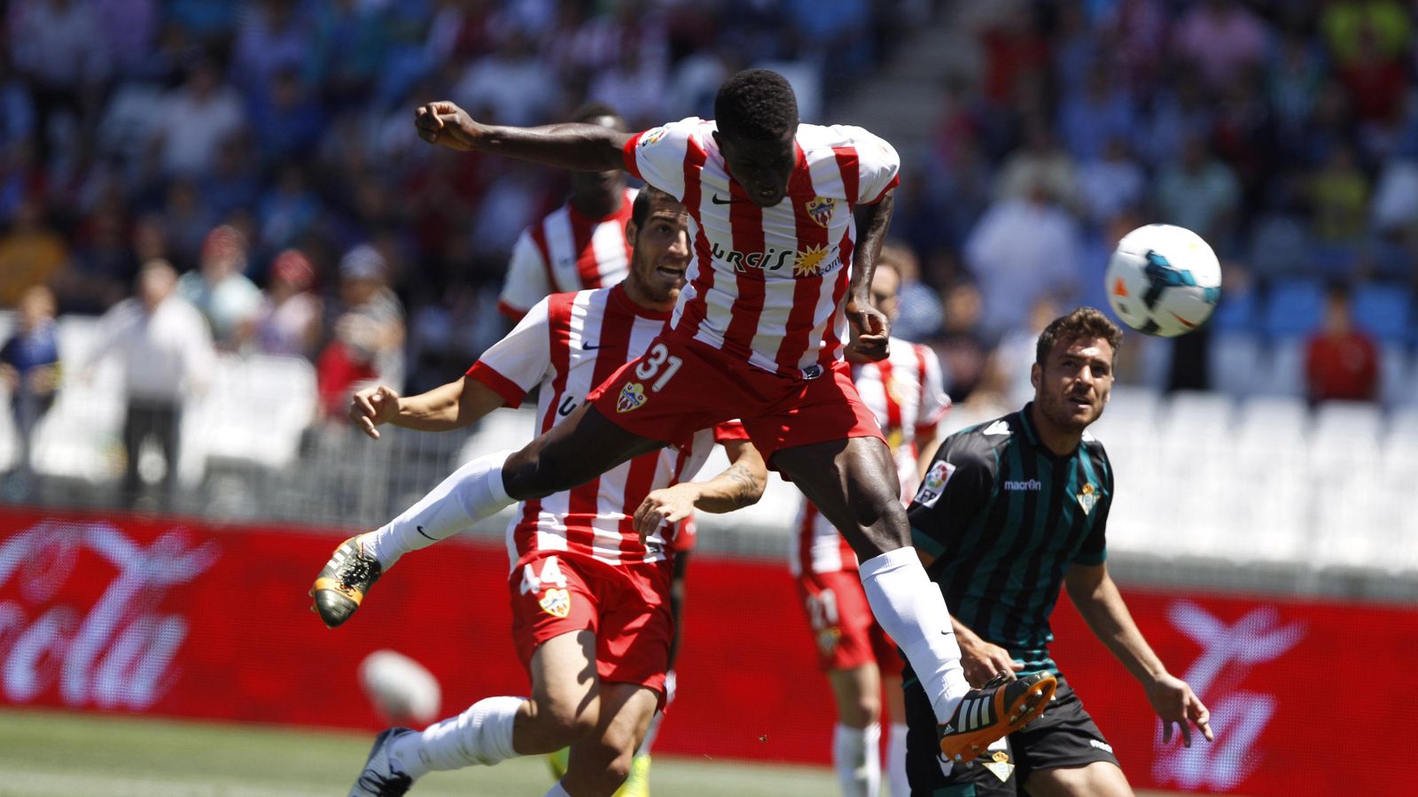 Azeez cabecea el 3-2 ante el Betis que permitía aspirar a la salvación