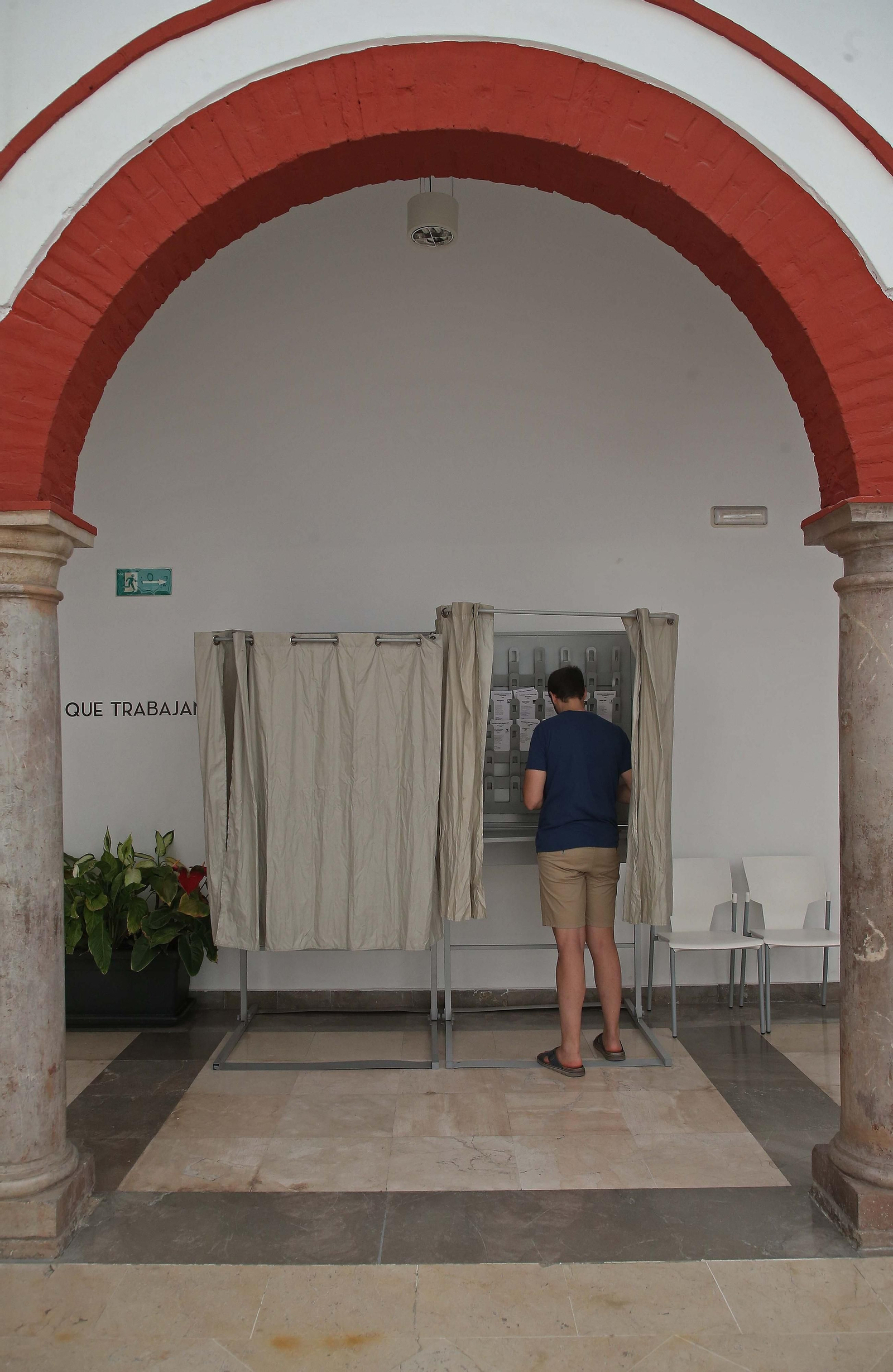 La jornada electoral en Algeciras, en imágenes