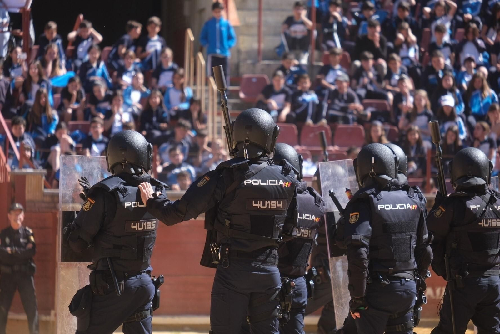La exhibición de la Policía Nacional en la plaza de toros de Córdoba, en imágenes