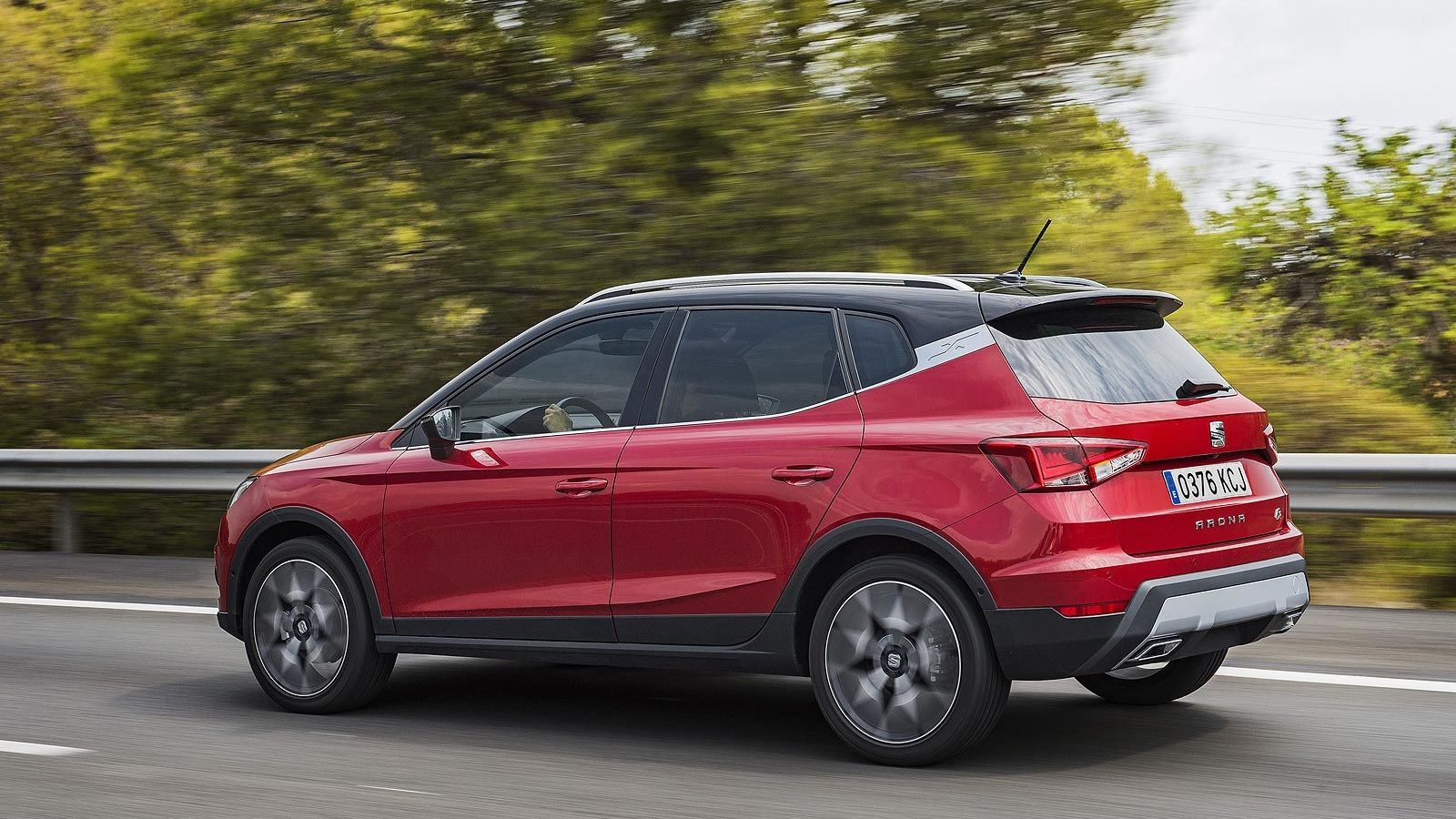 Tanto delante como detrás el espacio para los ocupantes es bueno.