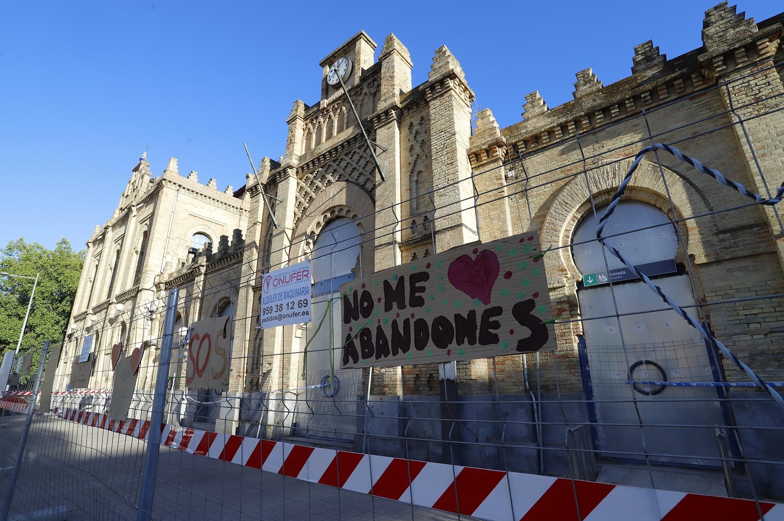 Imágenes de la antigua estación de tren de Huelva tras el incendio