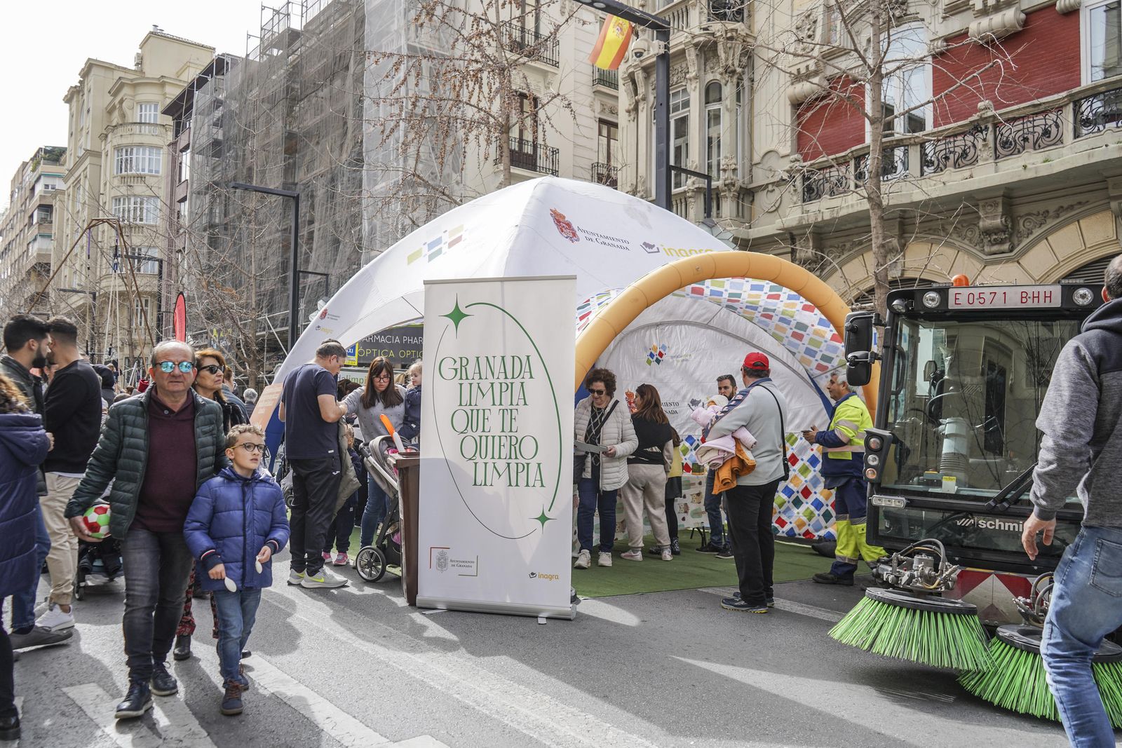 El Día Sin Coche llena de ciudadanos la Gran Vía de Granada