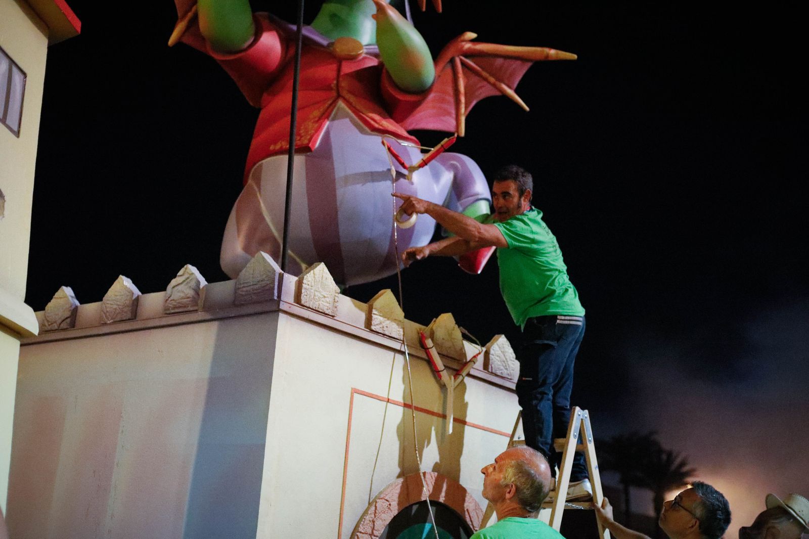 La cremá de las fallas cierra el ‘Fallers pel Món’ en imágenes