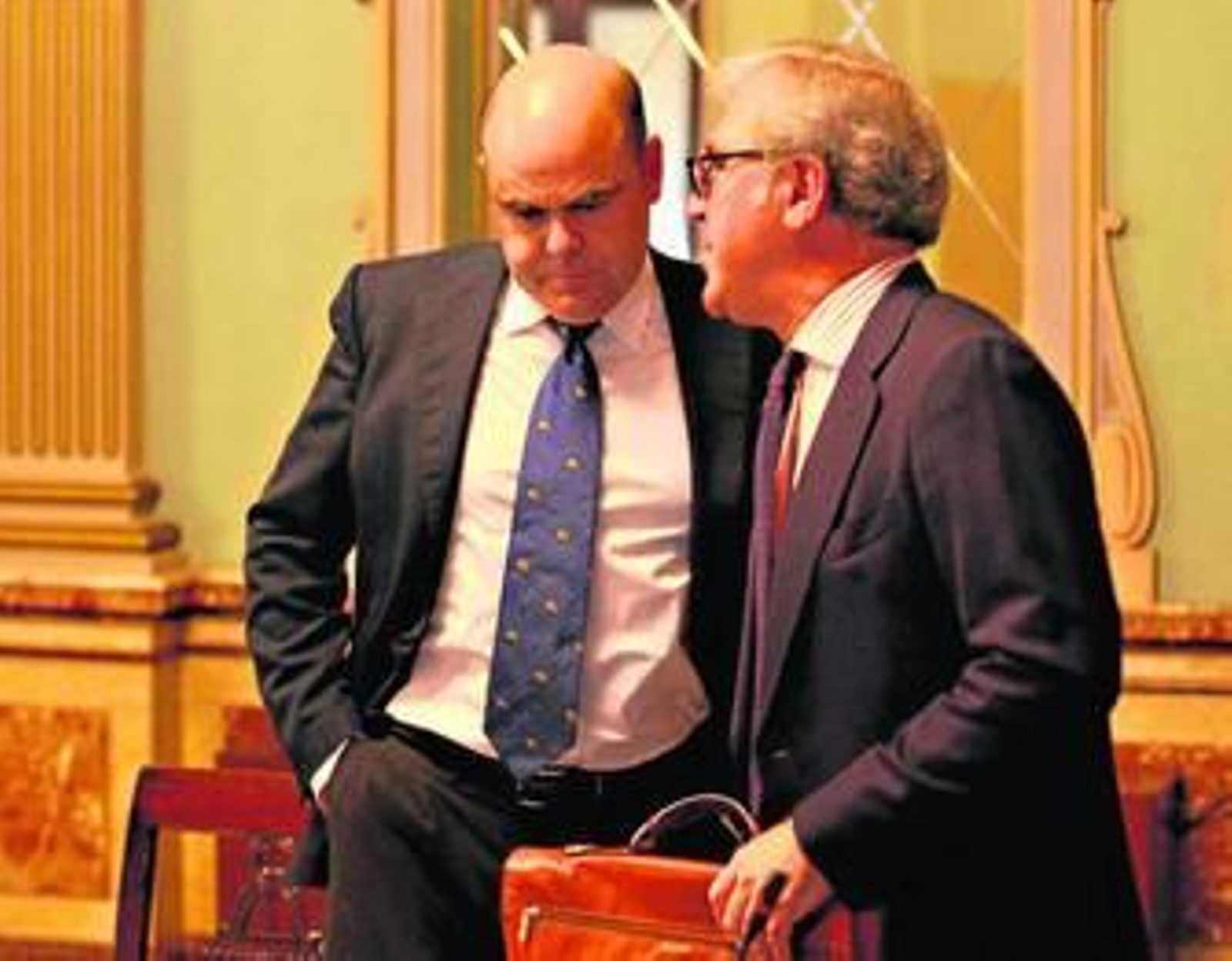El teniente de alcalde de Economía, Saúl Fernández, junto al de Desarrollo Urbano, Francisco Moro. El teniente de alcalde de Economía, Saúl Fernández, junto al de Desarrollo Urbano, Francisco Moro.