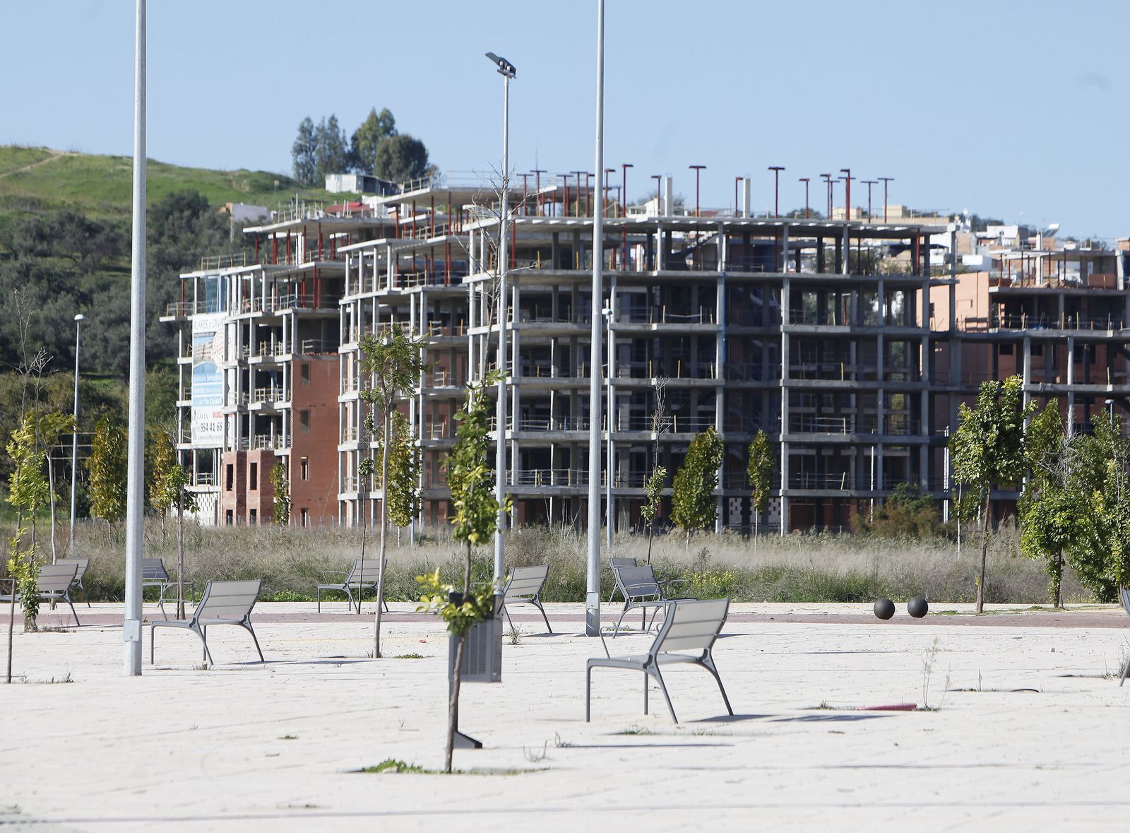 Los bloques que quedaron sin terminar en esta zona de Camas, en una imagen de archivo.