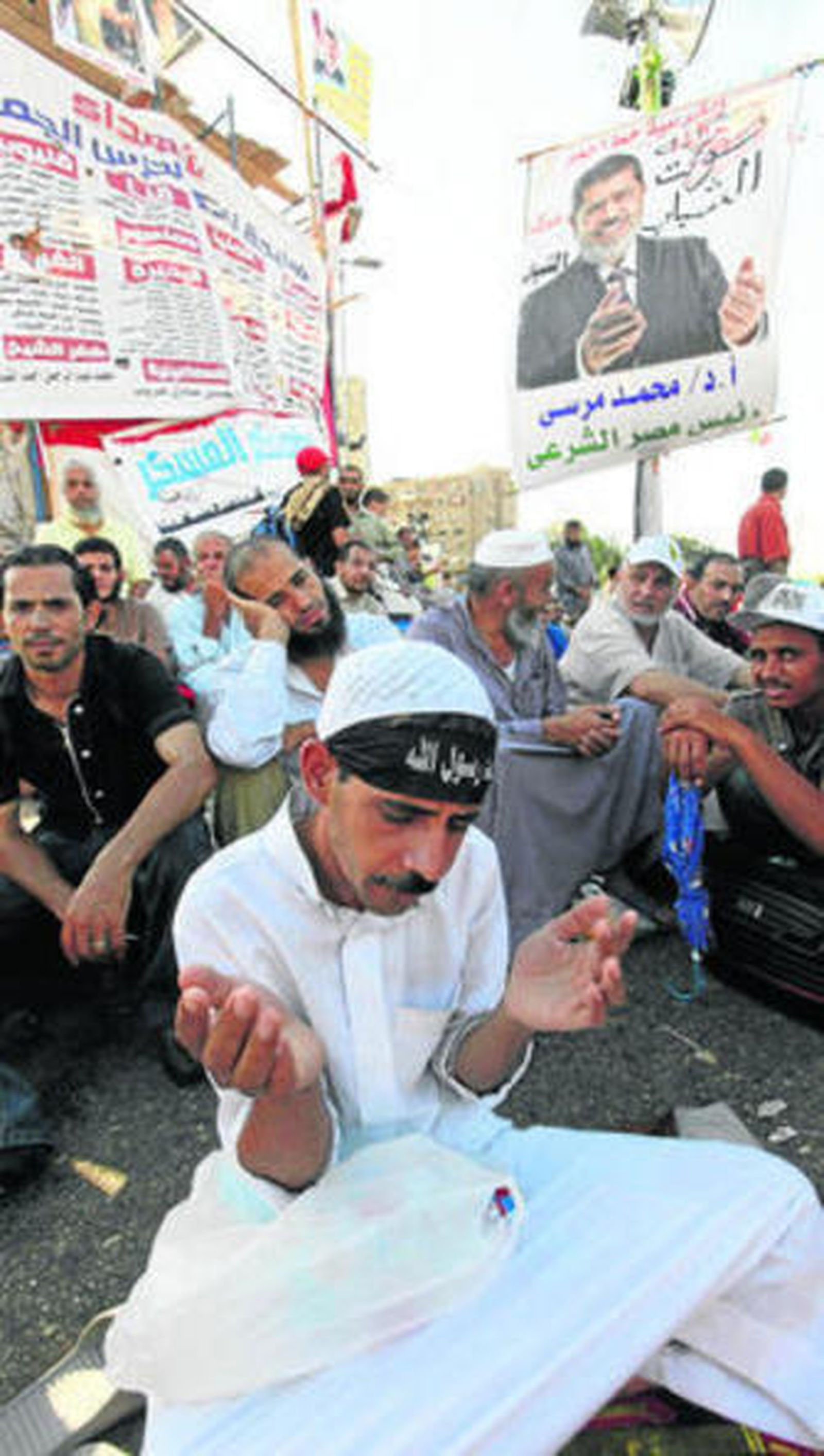 Simpatizantes de Mursi participan ayer en una protesta en El Cairo.