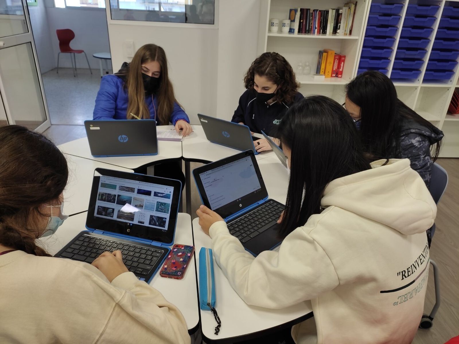 Las cinco alumnas que han participado en este proyecto.