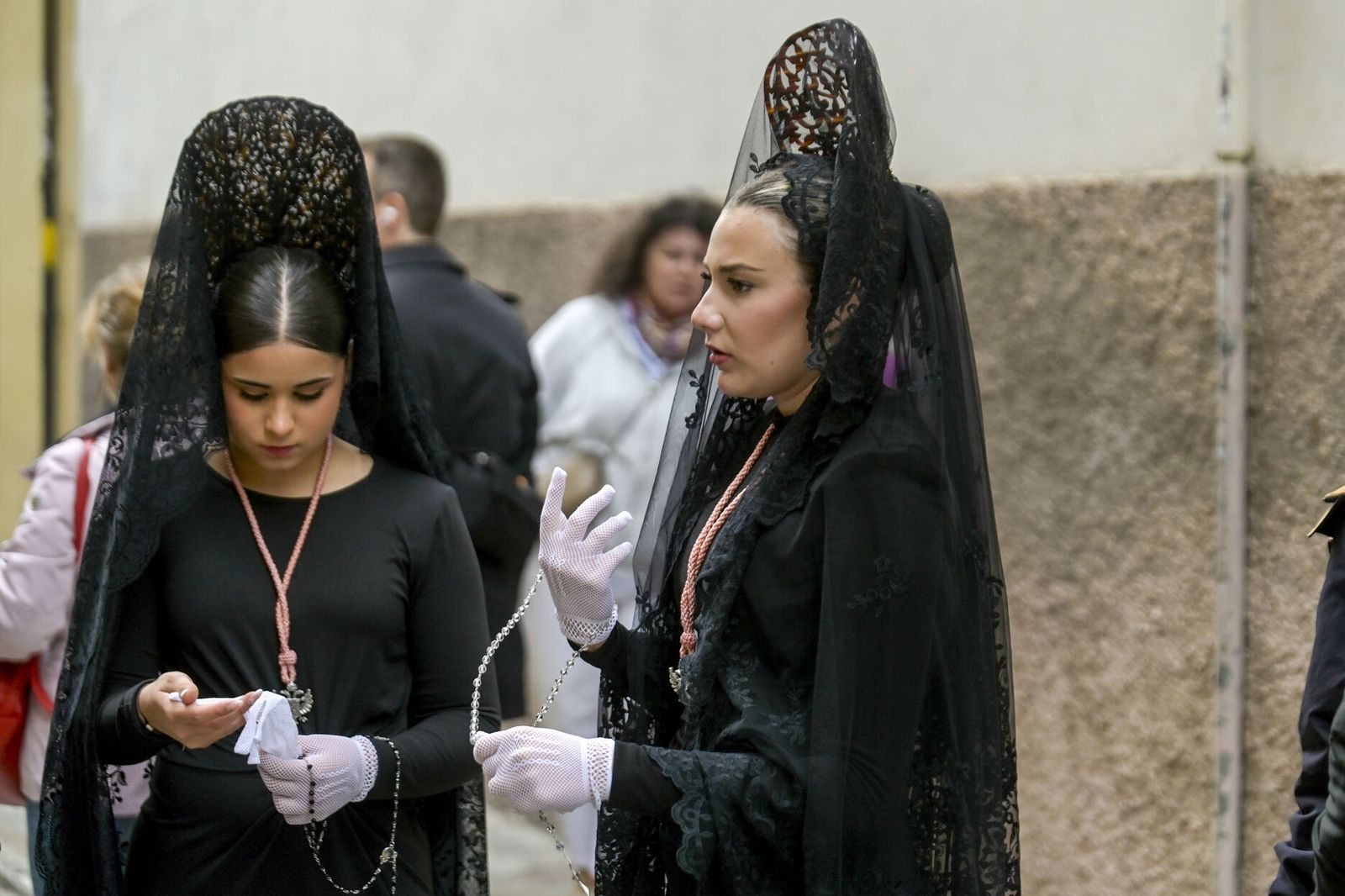 Así vivió Granada la salida de la Cofradía de los Dolores 2025