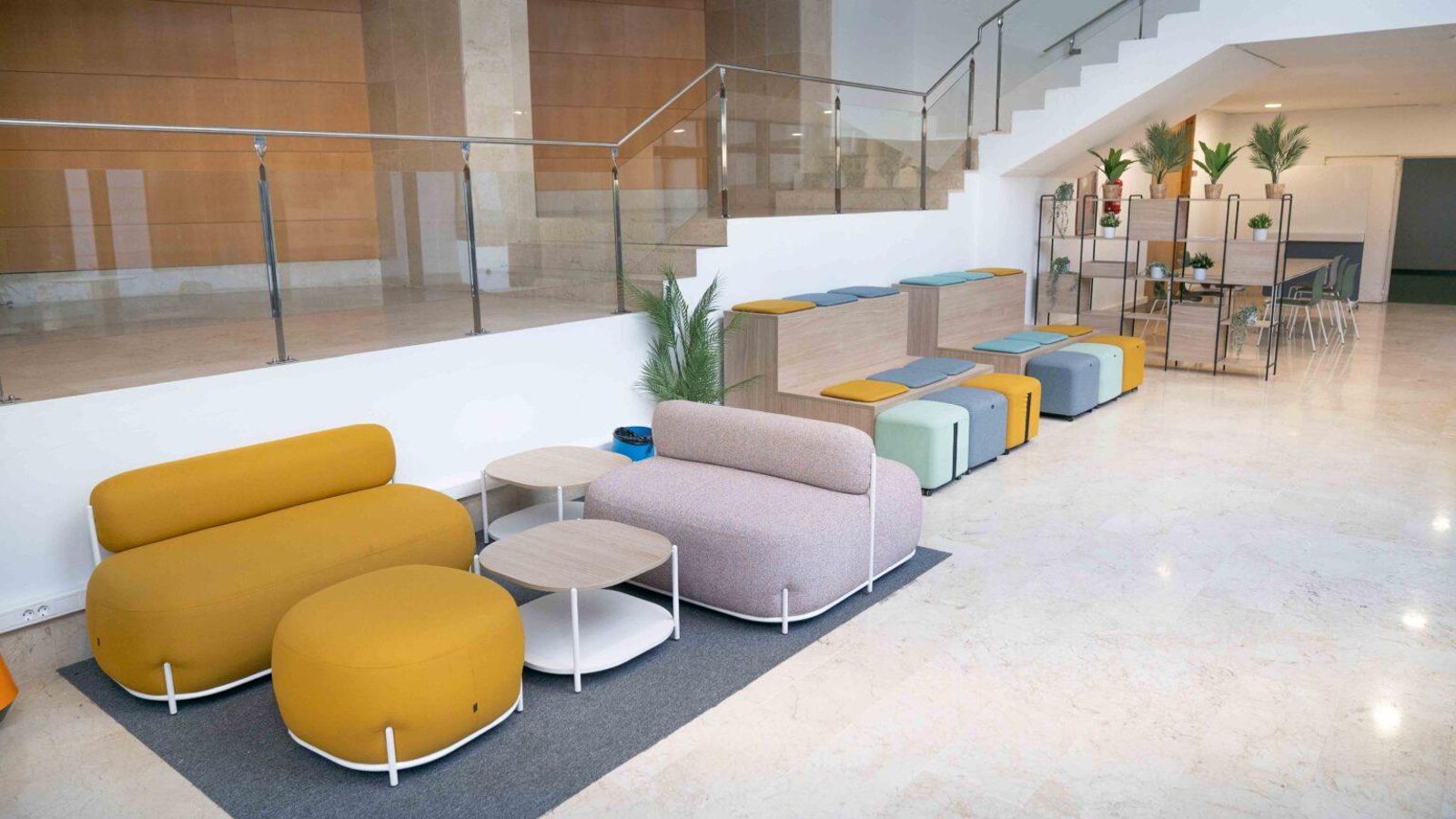 Espacios confortables en sus instalaciones.