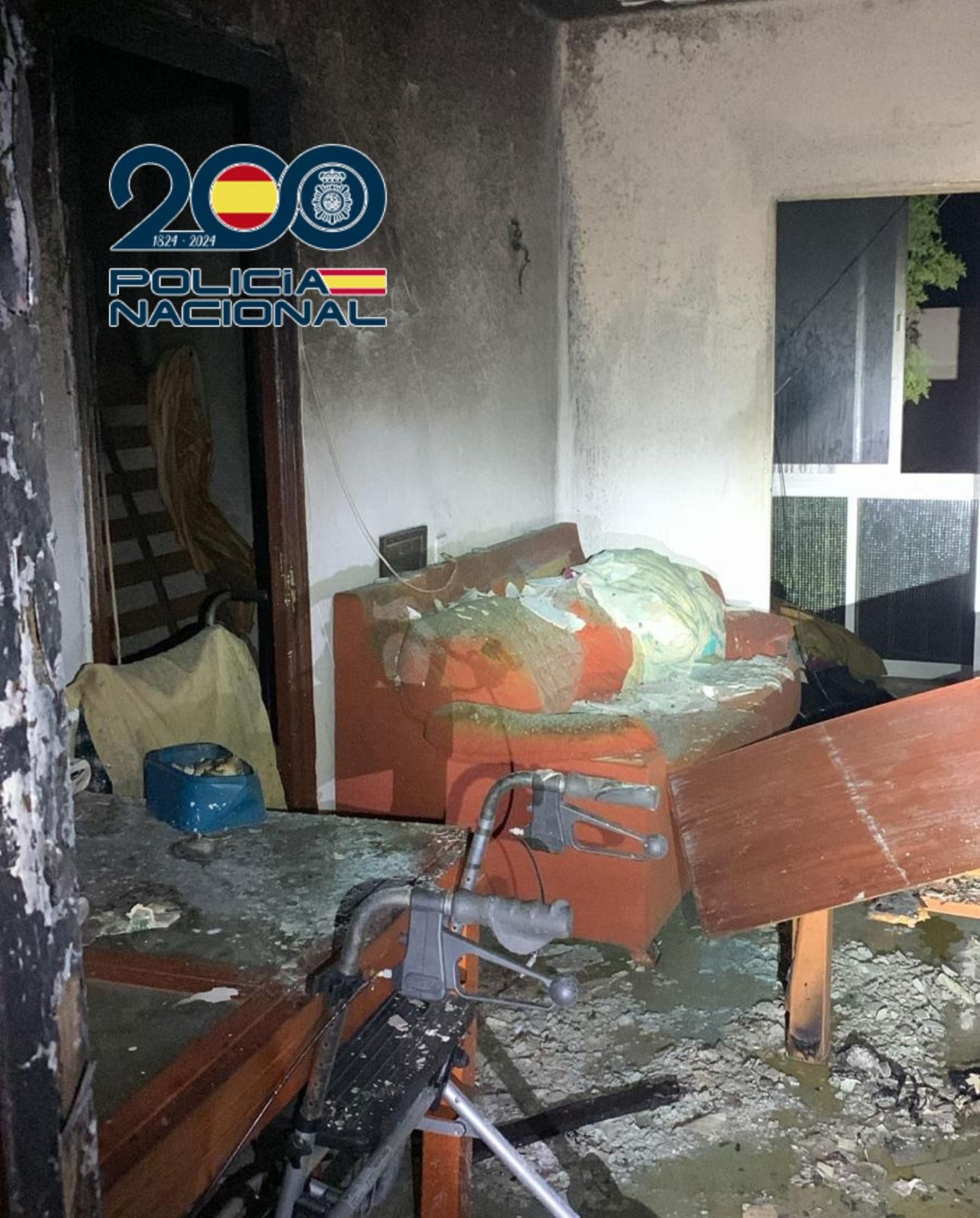 Estado en que quedó el interior de la vivienda tras el incendio en San Fernando.