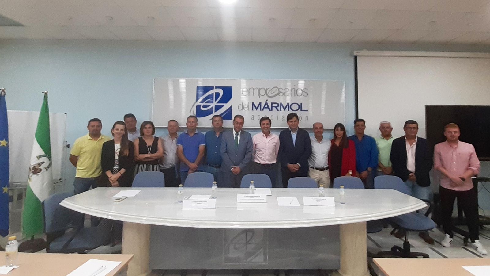 Participantes en la Asamblea General Extraordinaria de AEMA, ayer.