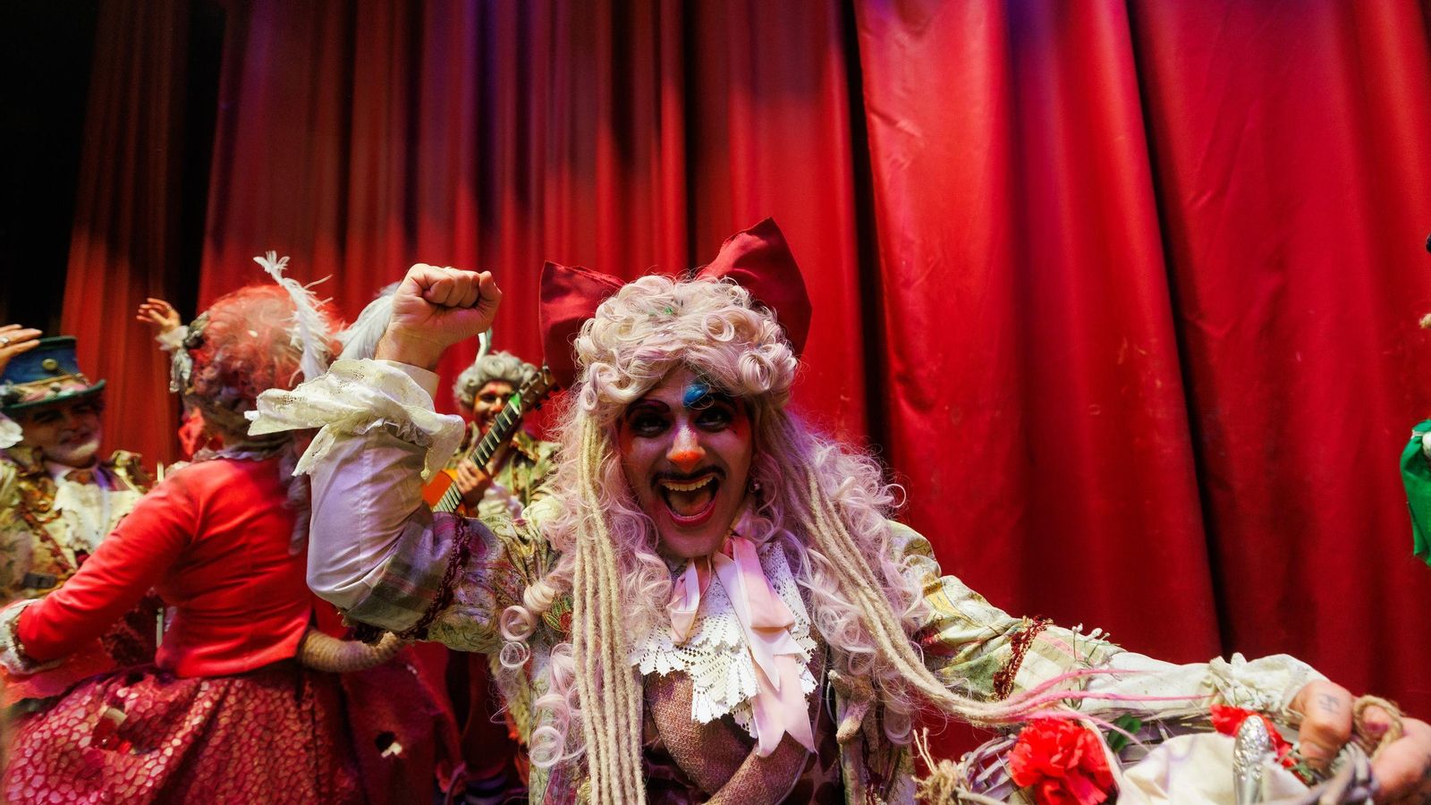 Búscate entre las mejores imágenes de la final del COAC 2025 del Carnaval de Cádiz