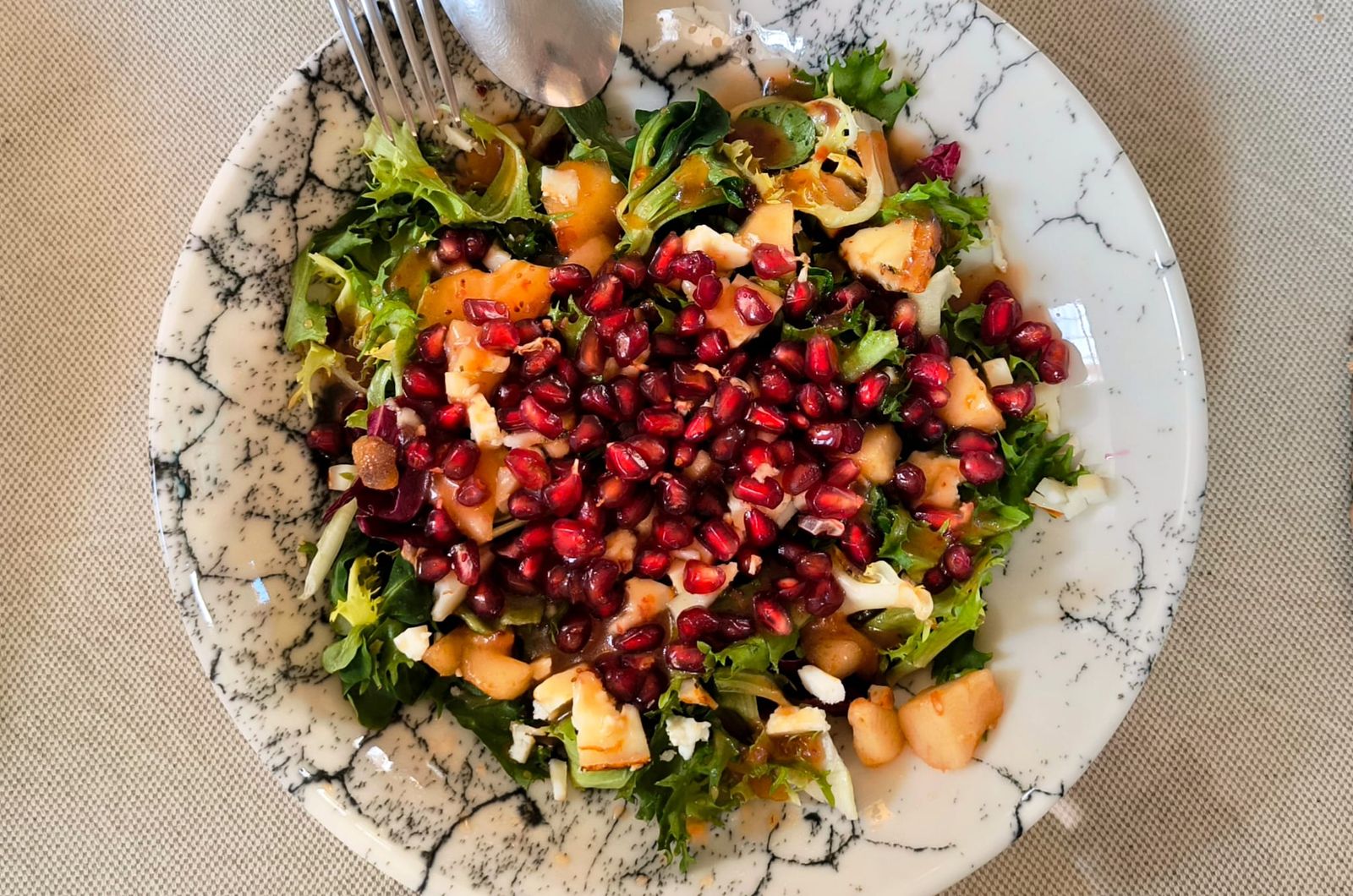 Ensalada de queso de cabra y granada