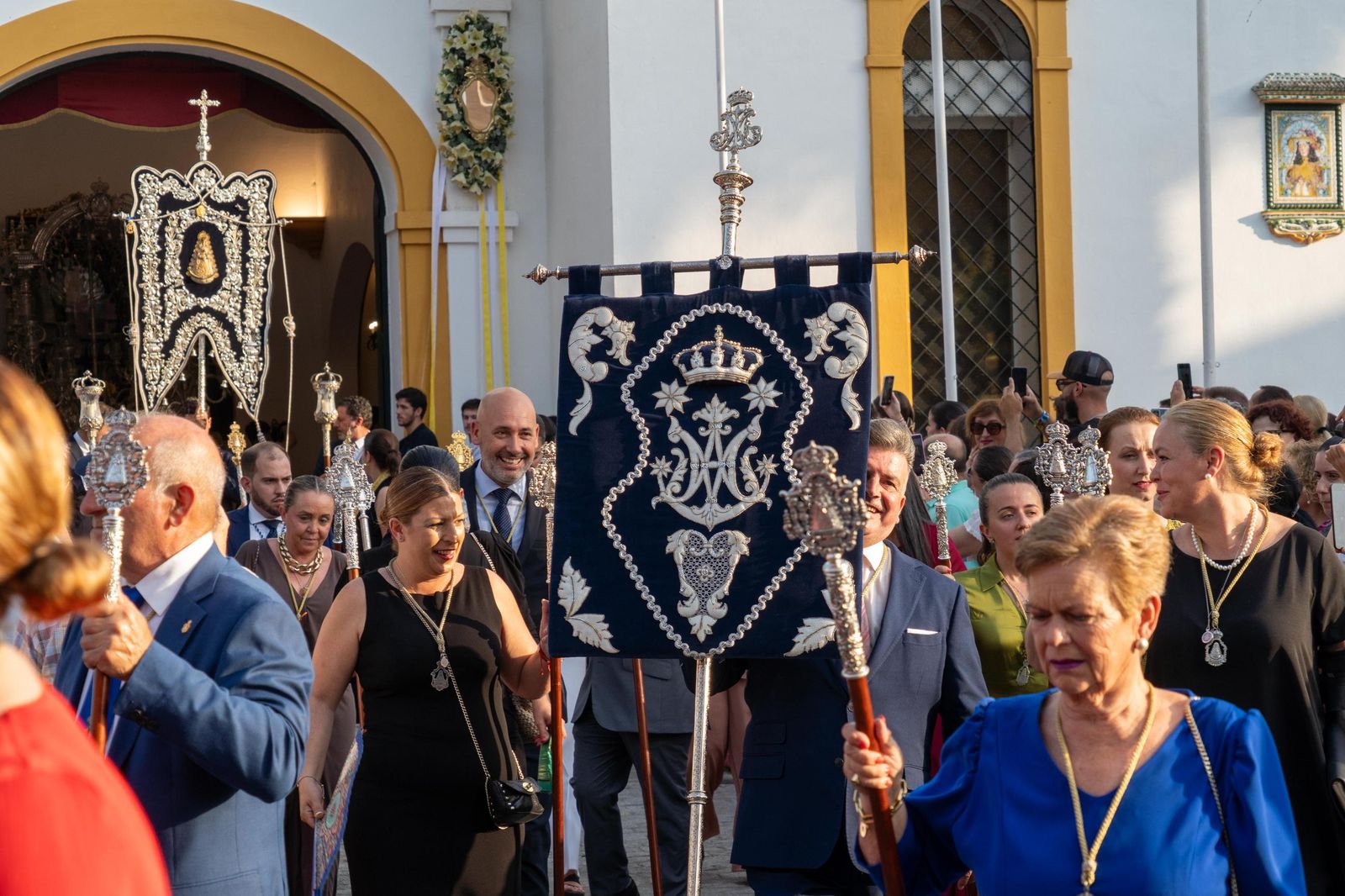 Imágenes del Rosario Jubilar rociero celebrado por las 25 hermandades filiales de la Matriz de Almonte en La Merced