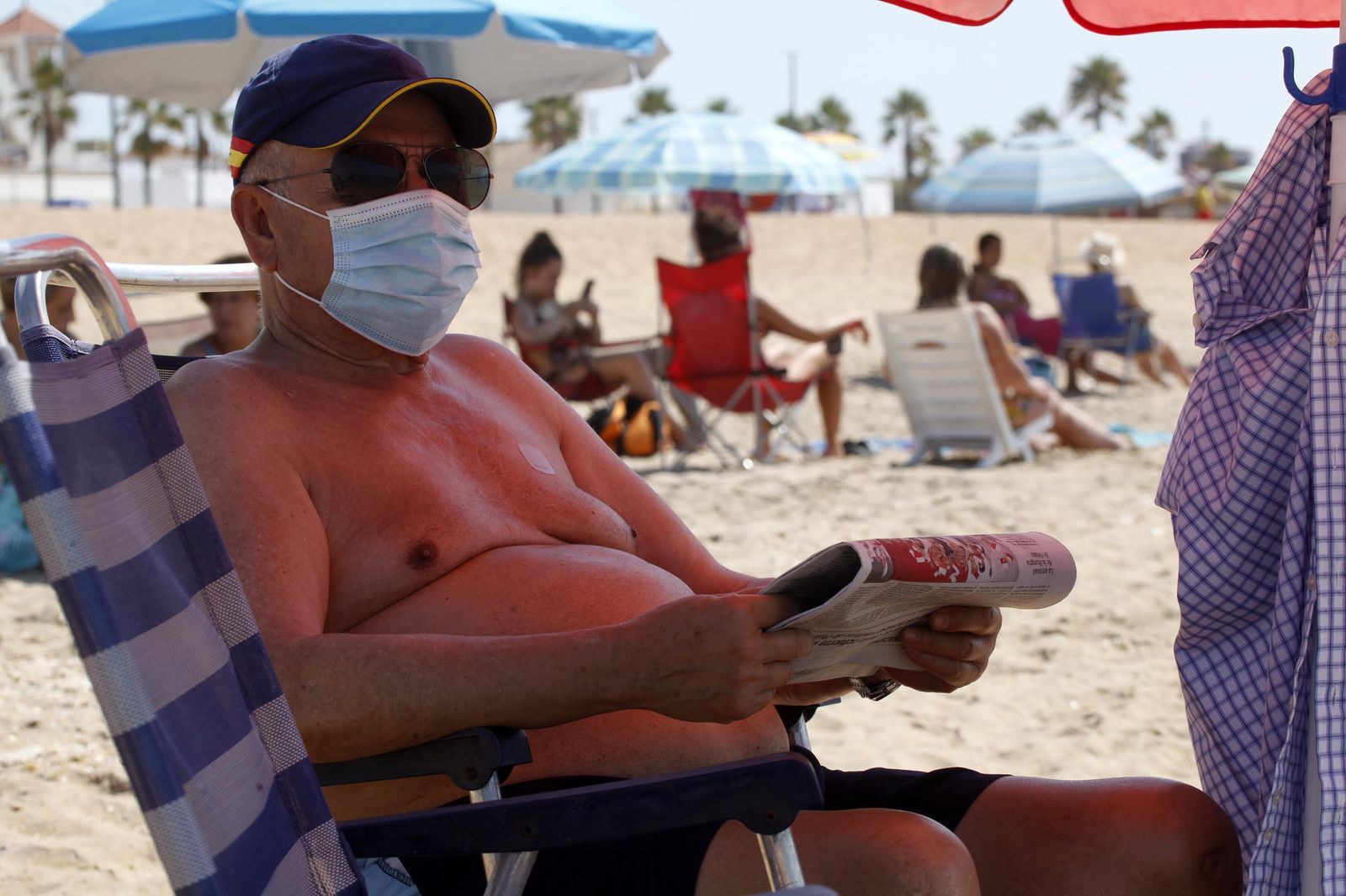 Imágenes de los bañitas en La Antilla y Nuevo Portil con mascarillas