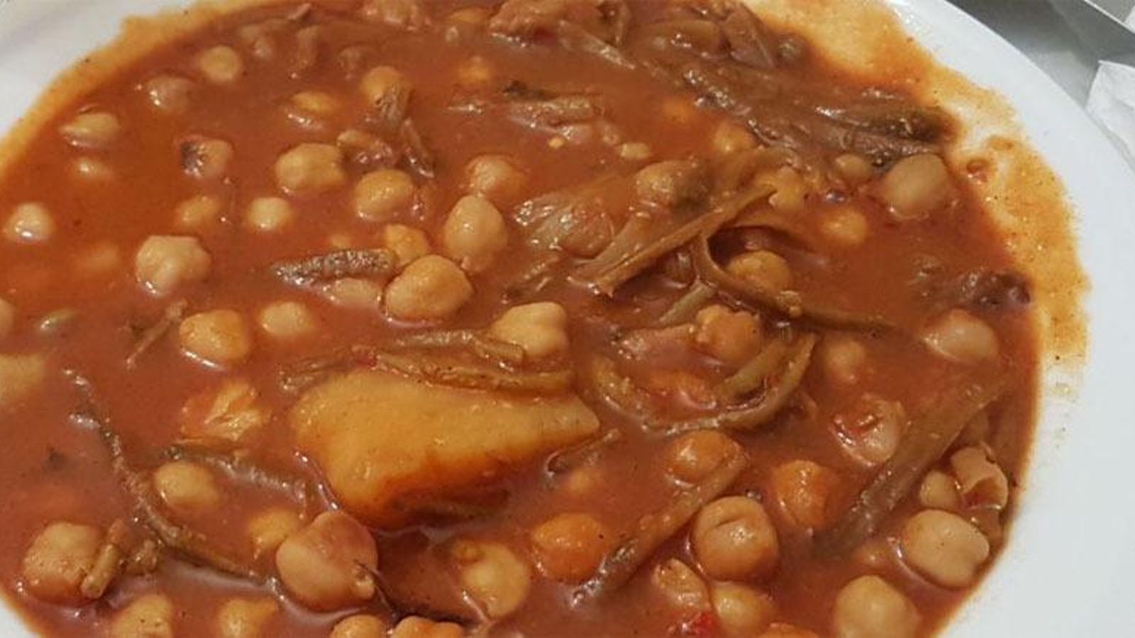 Impresionante foto del potaje de tagarninas de la Venta Salas. Observese el ligero desborde lateral.