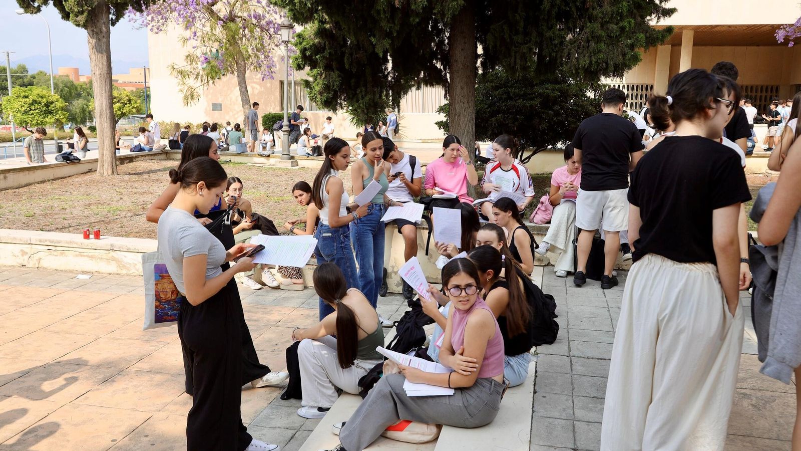 El primer día de exámenes de la Selectividad 2025 en Málaga, en fotos