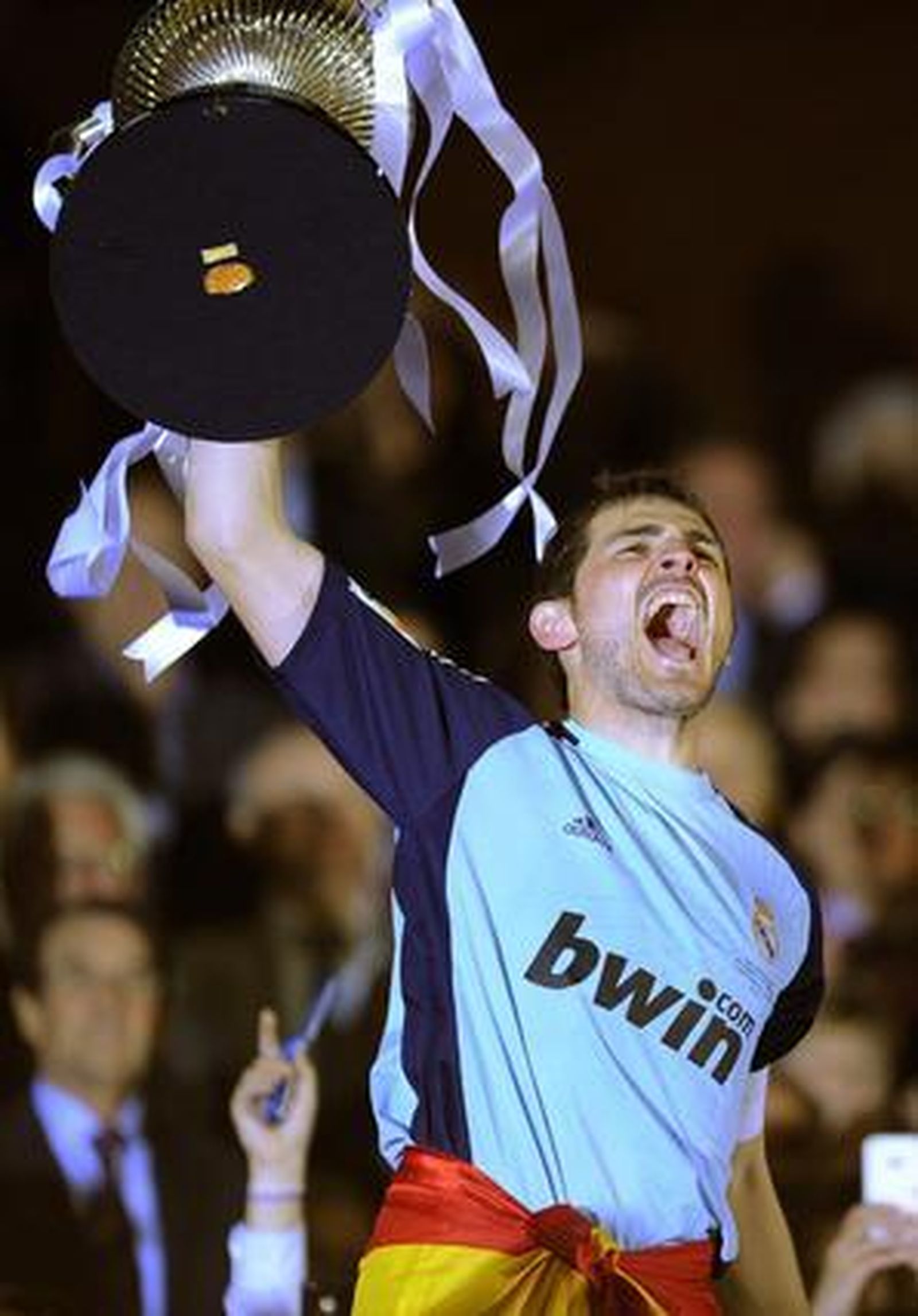 El Madrid se lleva la Copa del Rey al vencer el Barcelona en la prórroga por 0-1. / Reuters