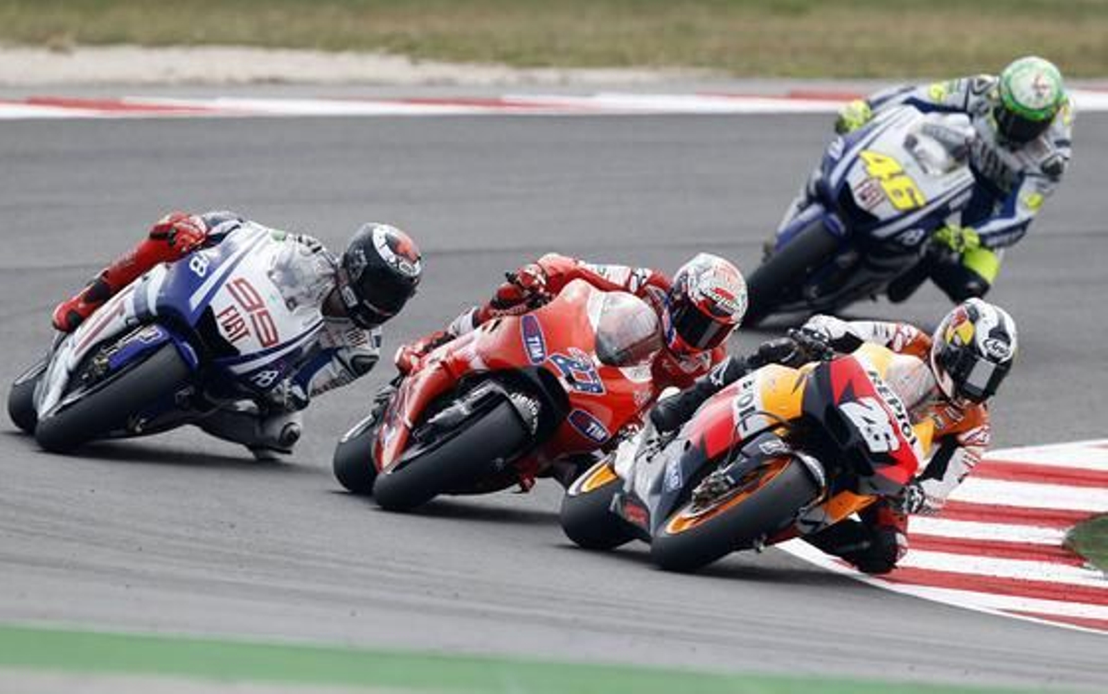 Carrera de MotoGP en el Gran Premio de San Marino, con Dani Pedrosa al frente.

Foto: Reuters