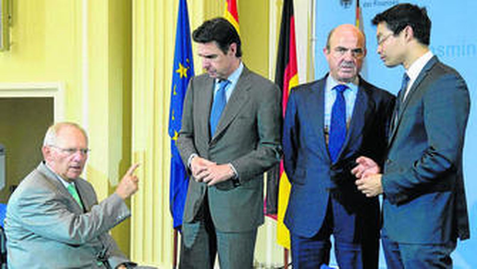 Wolfgang Schäuble, José Manuel Soria, Luis de Guindos y Philipp Rössler, tras la firma del convenio en Berlín.