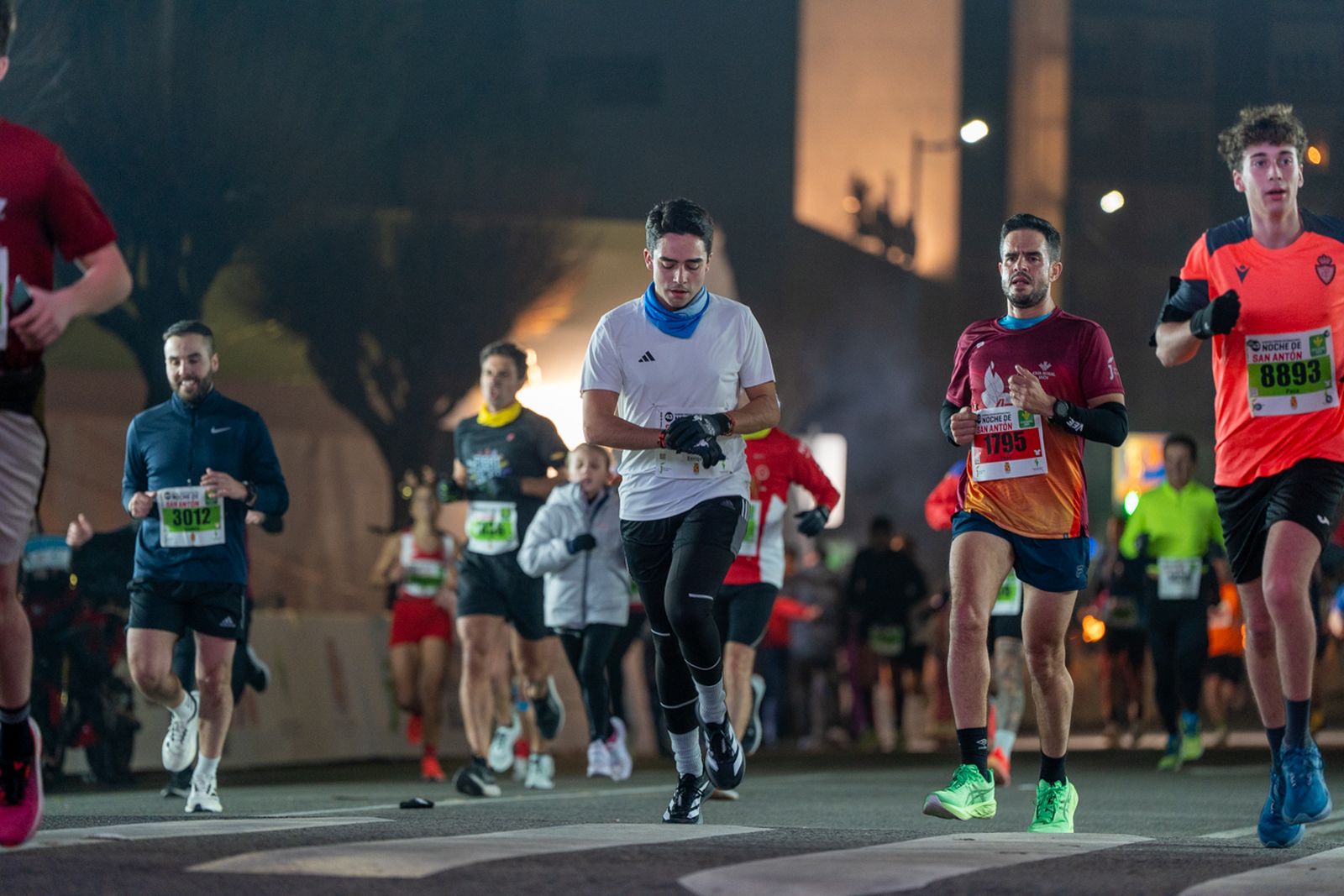 En imágenes: búscate en tu llegada a meta de la Carrera de San Antón 2026 (7)