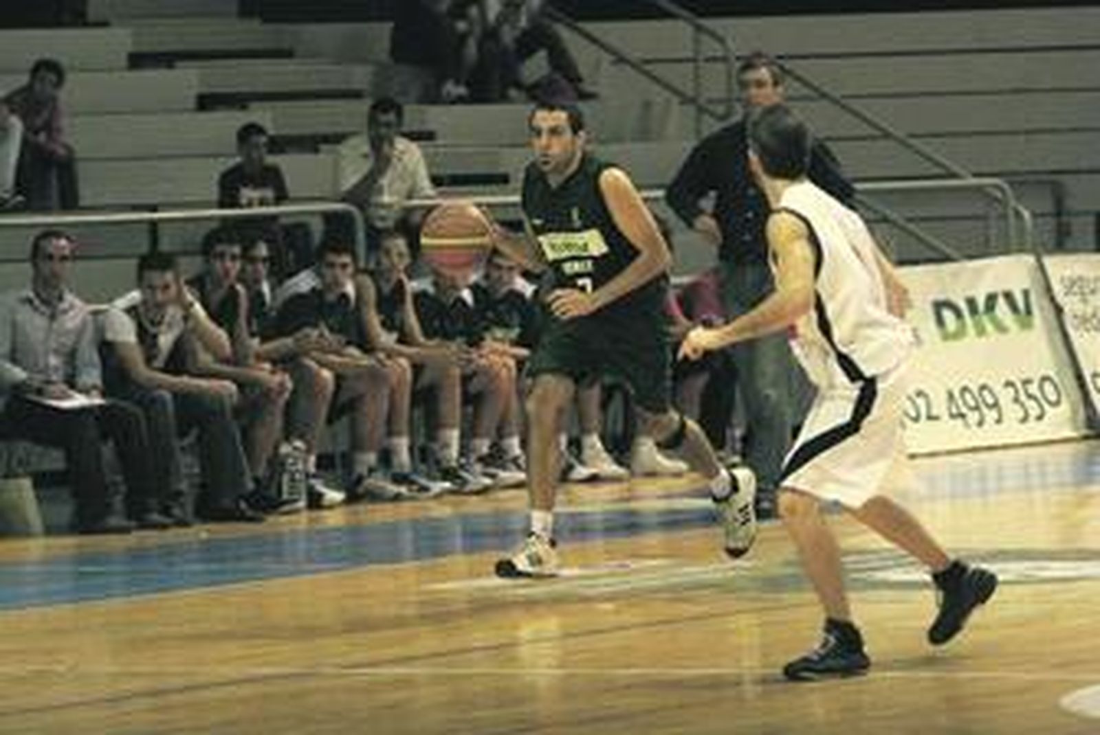 Álex Nieto, base del conjunto jerezano.