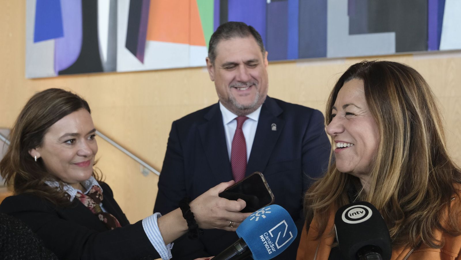 Los maestros docentes jubilados reciben su homenaje en la paraninfo de la UAL