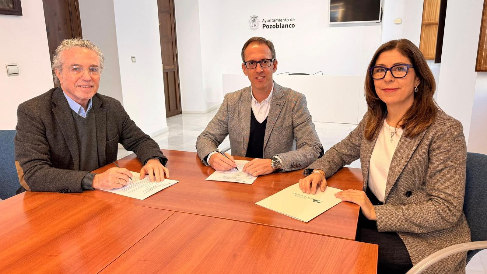 Blas Fernández, Santiago Cabello y Raquel Santos.