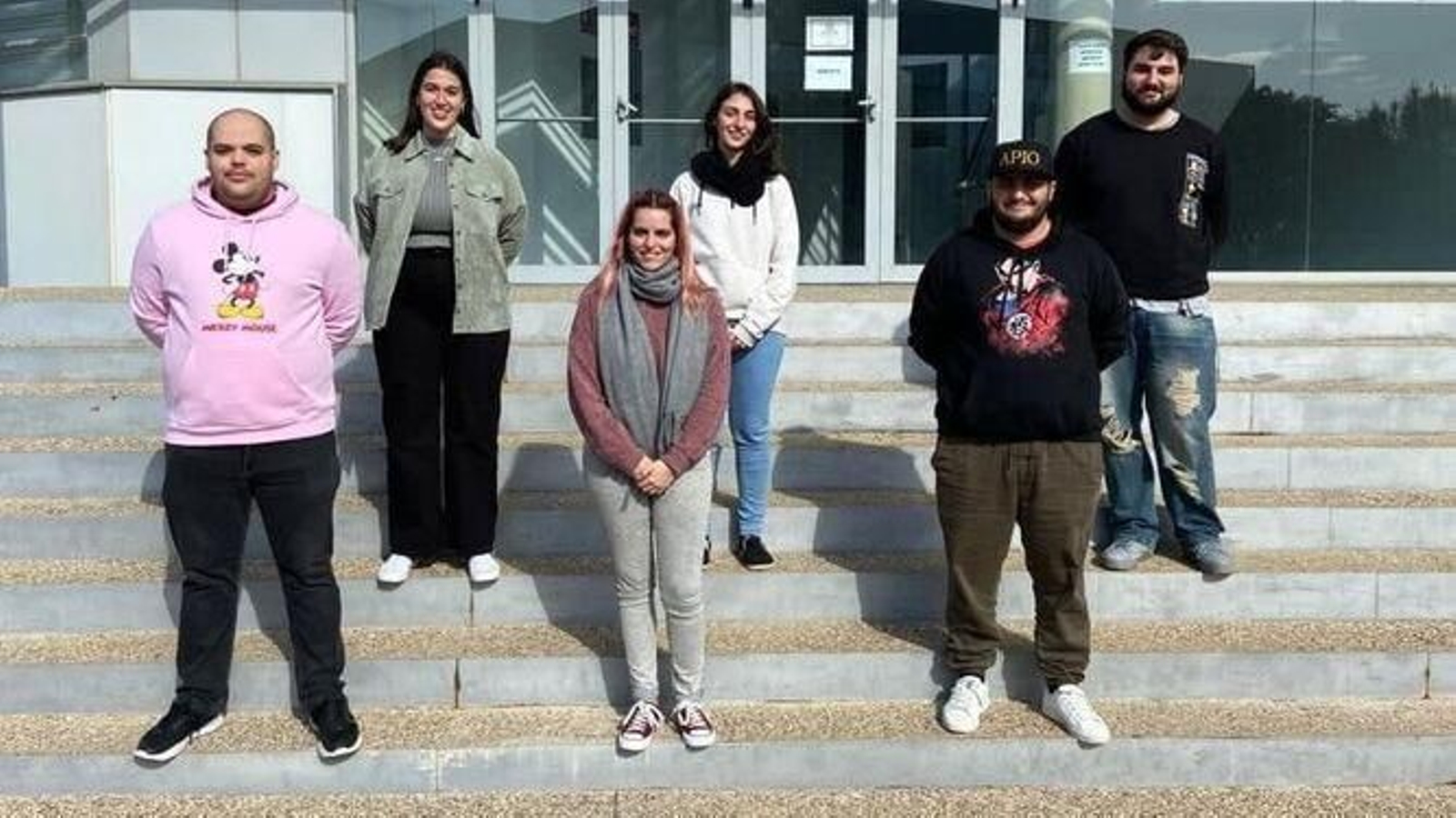 Delante y en el centro, Rocío Soto, delegada del Caruh, junto a los miembros de su equipo.