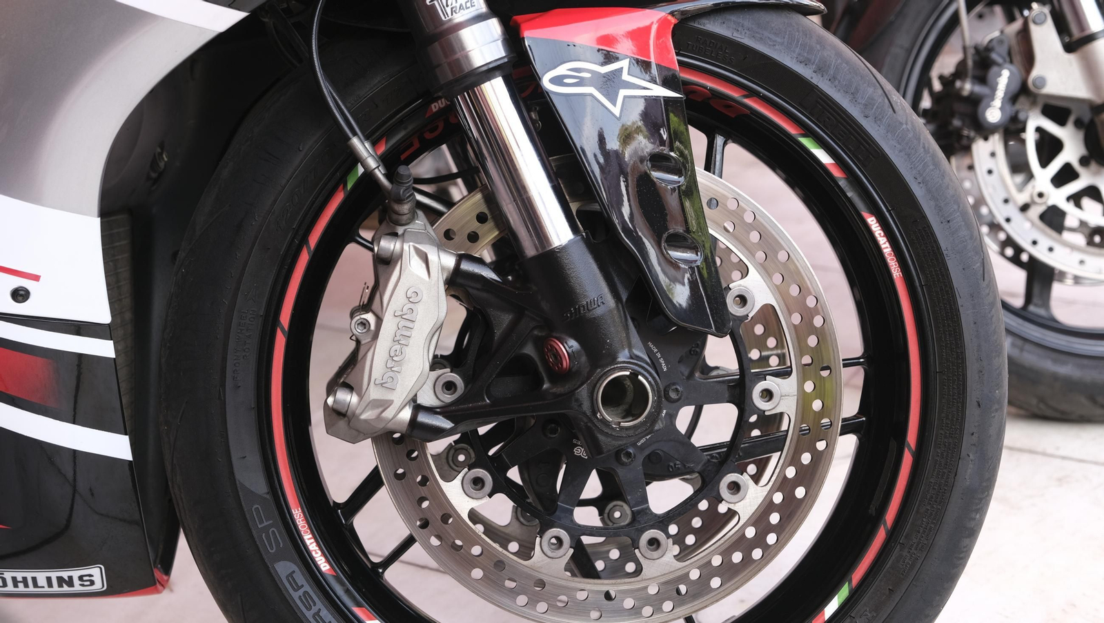 Exposición de motos antiguas y Ducatis en la Feria de Almería 2025, en imágenes