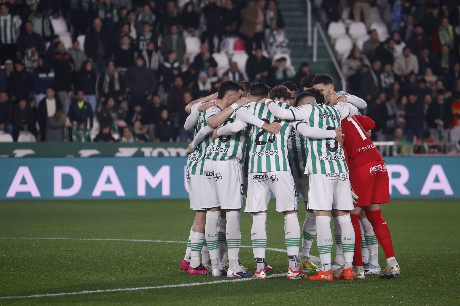 Las mejores fotos del ambiente en El Arcángel para el Córdoba CF - Valladolid