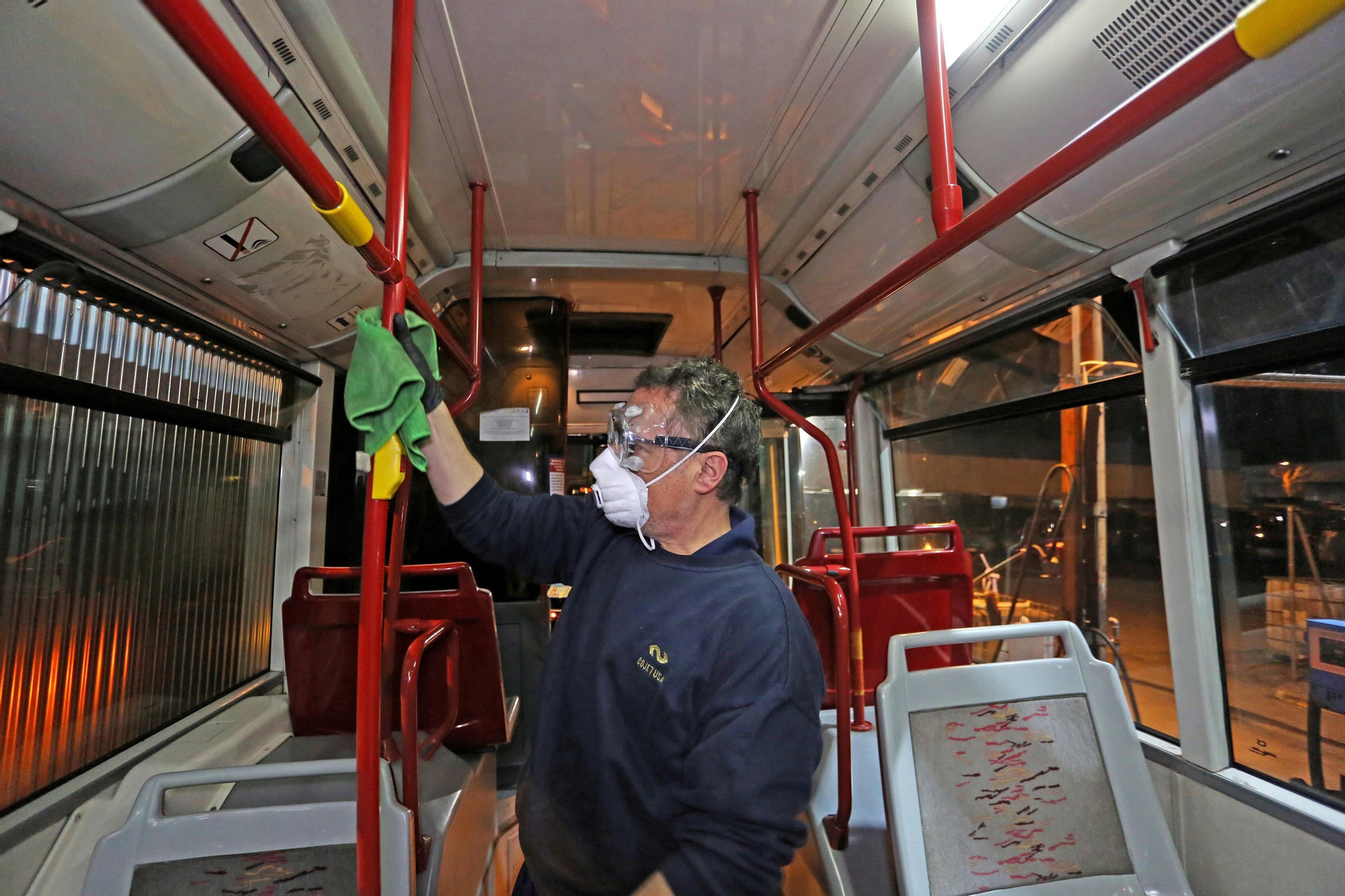 Coronavirus;Imágenes de la limpieza y desinfección diaria de los autobuses urbanos