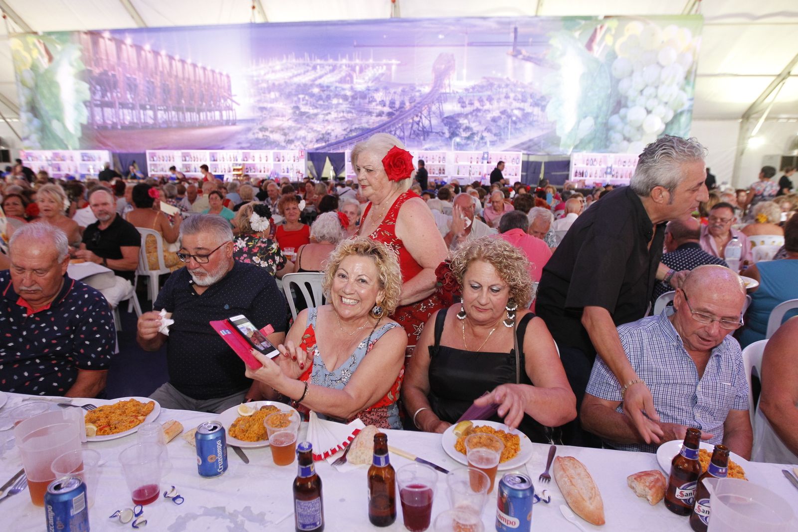 Fotogalería comida homenaje a los mayores. Feria de Almería 2019