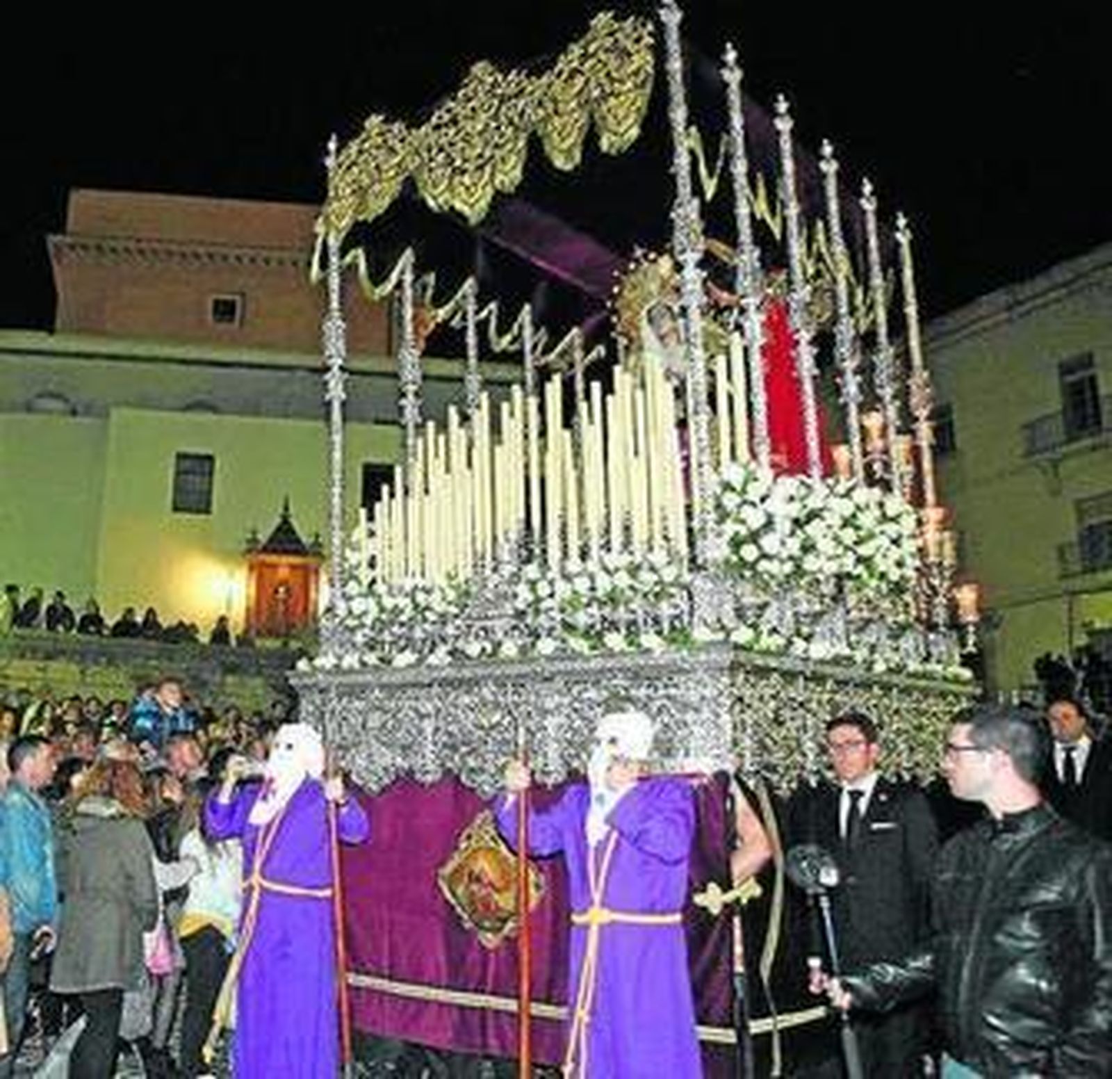 Los dos bocetos, uno junto al otro, que presentó la hermandad el Sábado de Pasión del año 2009.