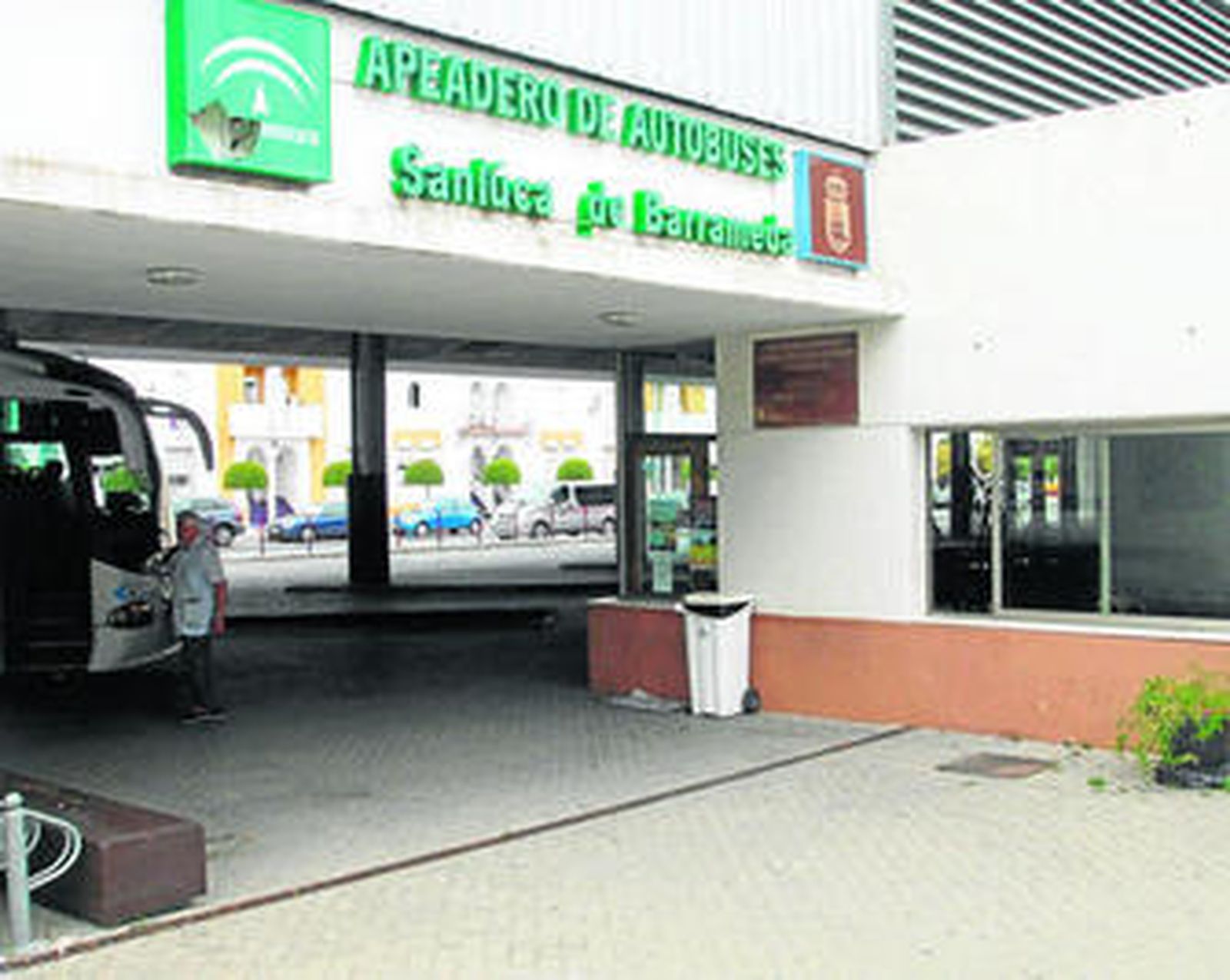 La Junta de Andalucía entregó la estación de autobuses al Ayuntamiento en octubre de 2002.