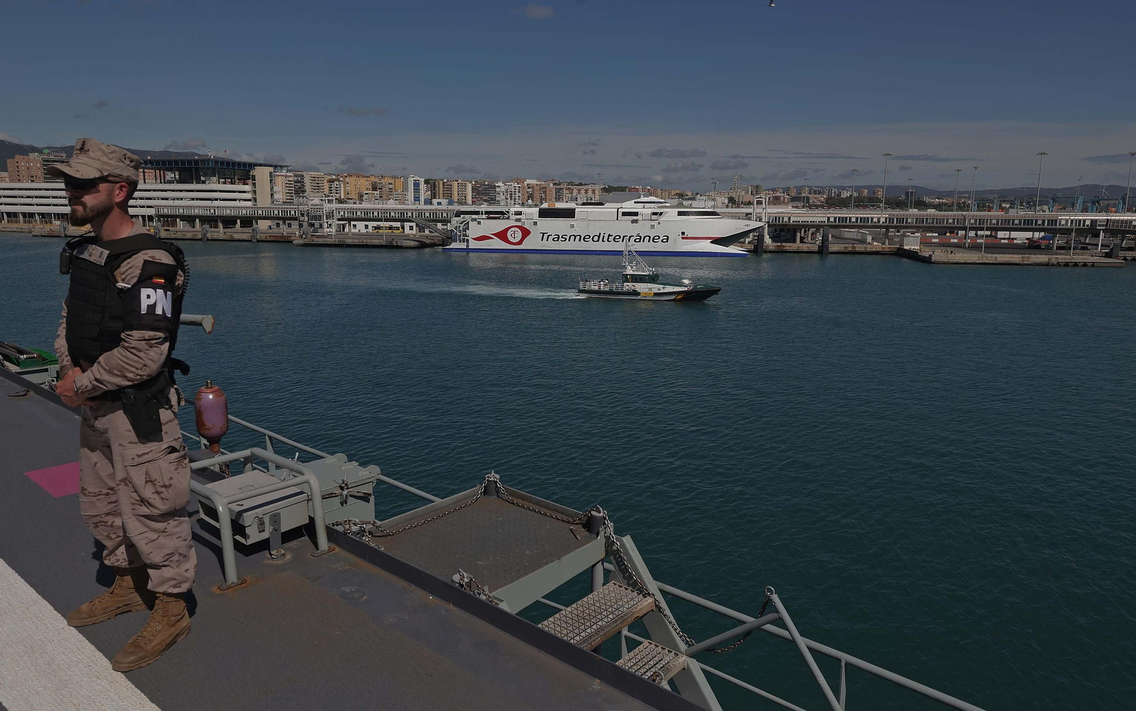 Fotos de la Jura de Bandera para personal civil a bordo del Buque de Asalto Anfibio 'Castilla' en Algeciras