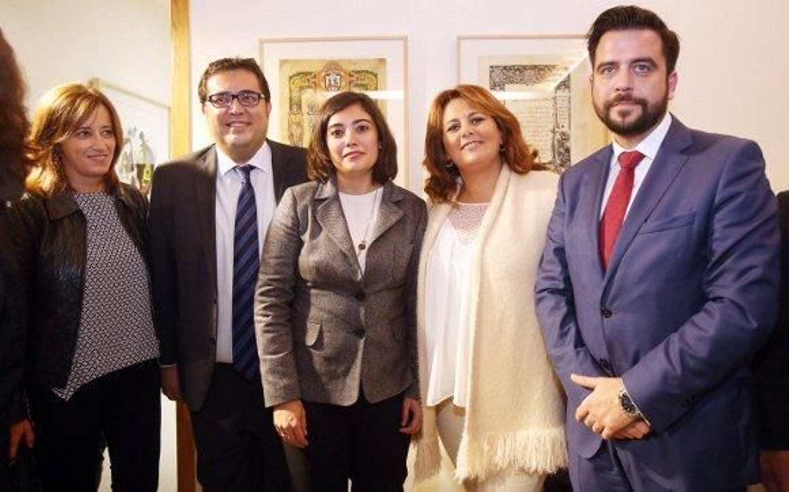 Los diputados provinciales Elena Amaya, María Dolores Varo, Julián Armario, Fran González y la candidata al Congreso, Eva Foncuberta.

Foto: Lourdes de Vicente