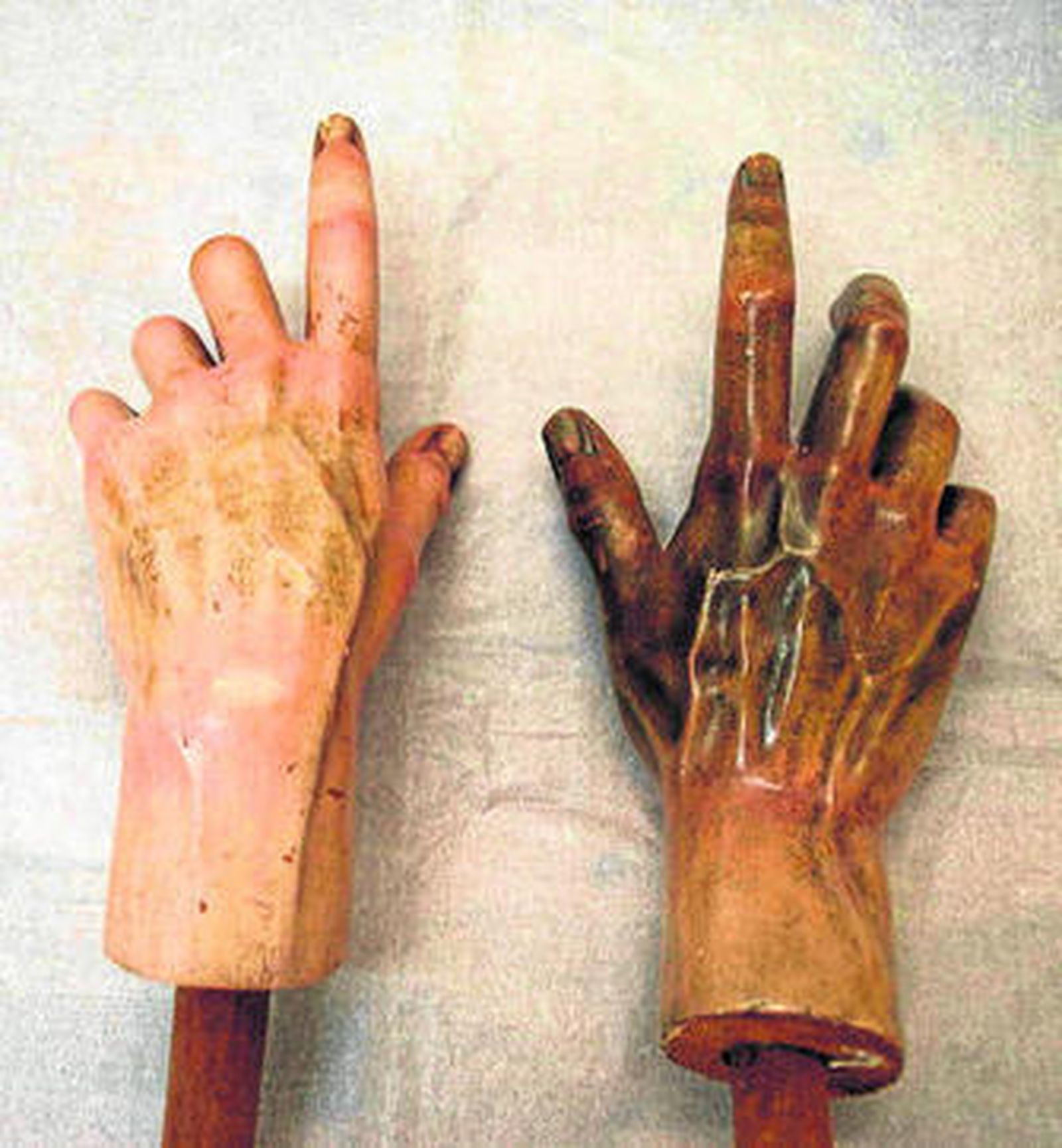 Imagen de las manos de San Juan de la cofradía de Piedad en Santiago.