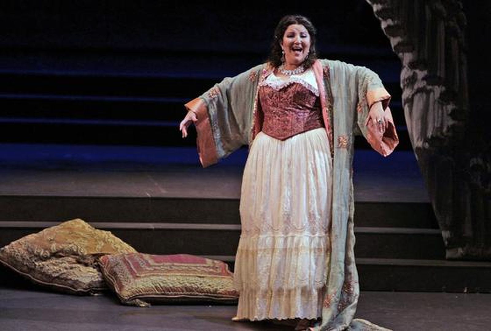 Una imagen del ensayo general de 'La Traviata' en el Teatro de la Maestranza. / Antonio Pizarro

Foto: Antonio Pizarro