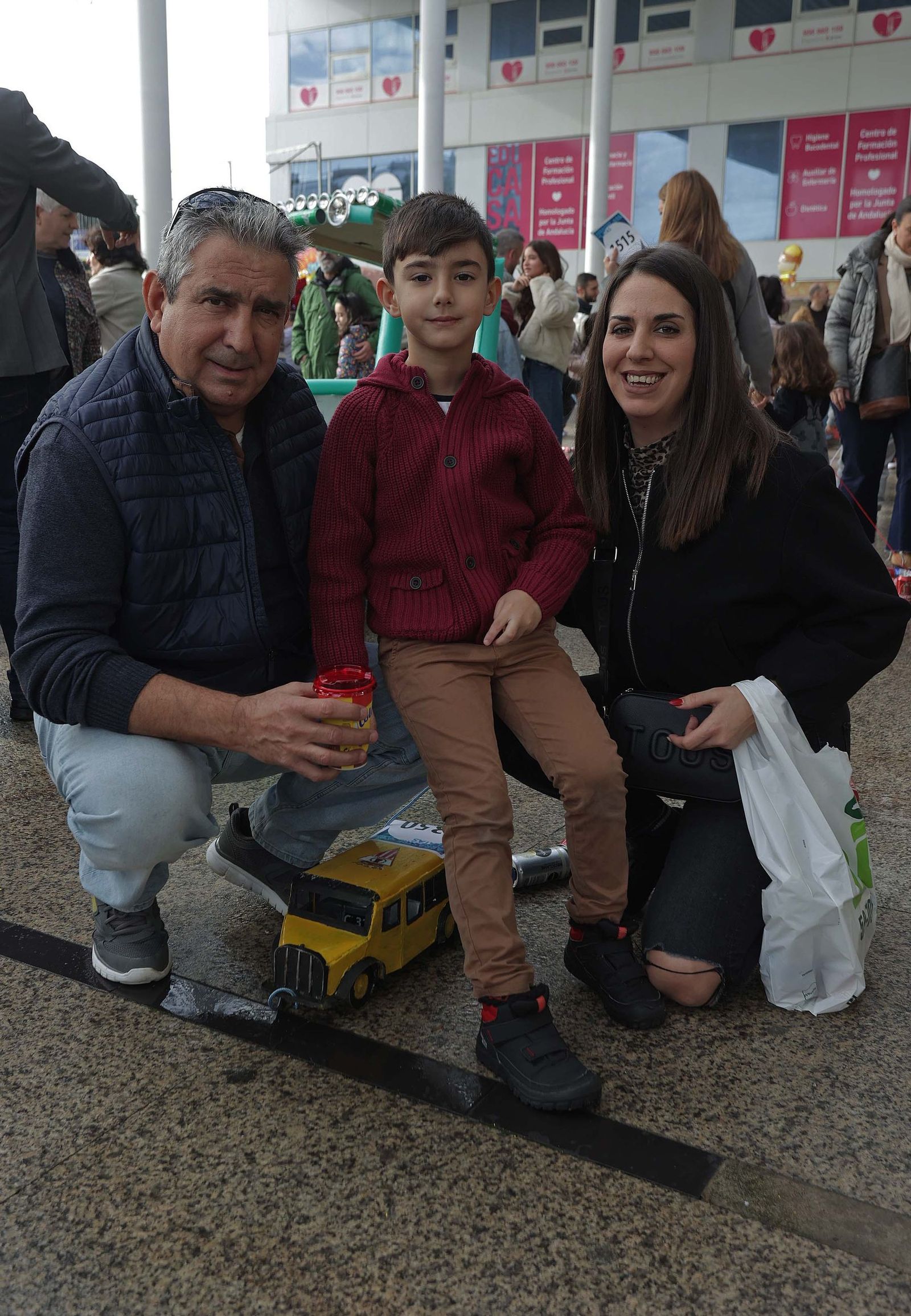 Búscate en el multitudinario arrastre de latas 2026 en Algeciras