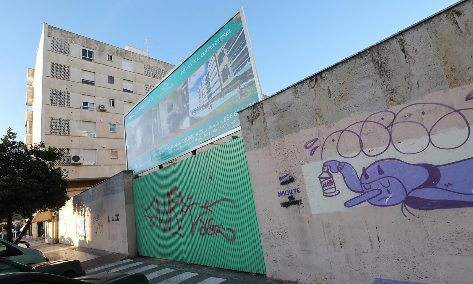 Cartel de una promoción de viviendas en la antigua estación de autobuses.