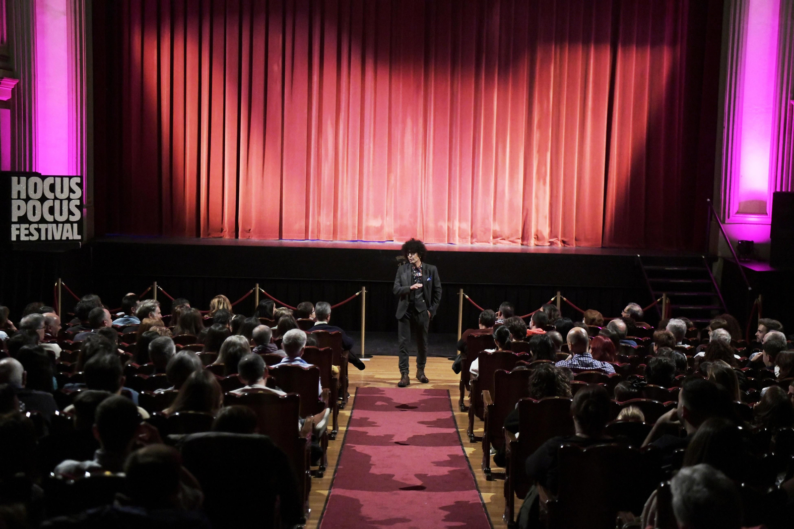 Granada recibe a ilusionistas de todo el mundo en la principal gala del Festival Hocus Pocus