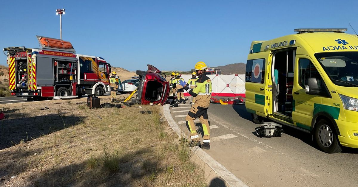 Dos muertos y un herido crítico en un brutal choque entre un camión y ...